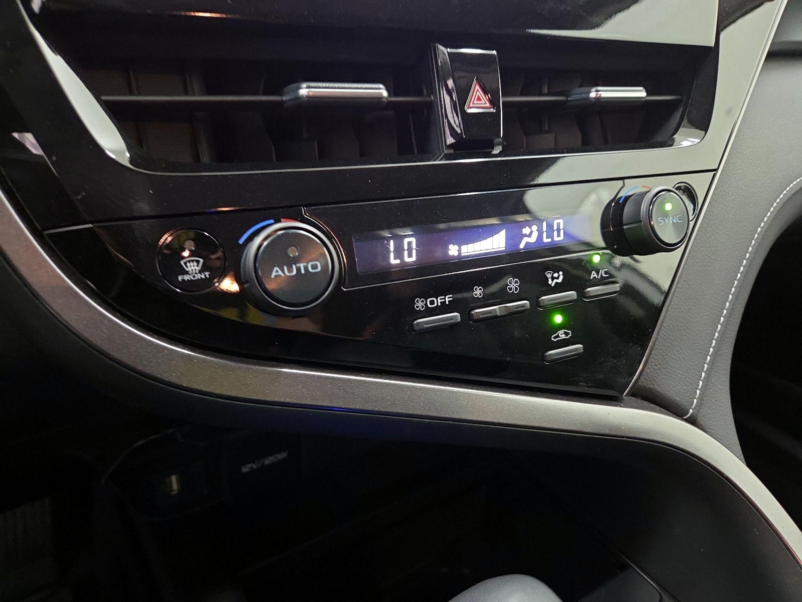 2024 Toyota Camry SE - Photo 17