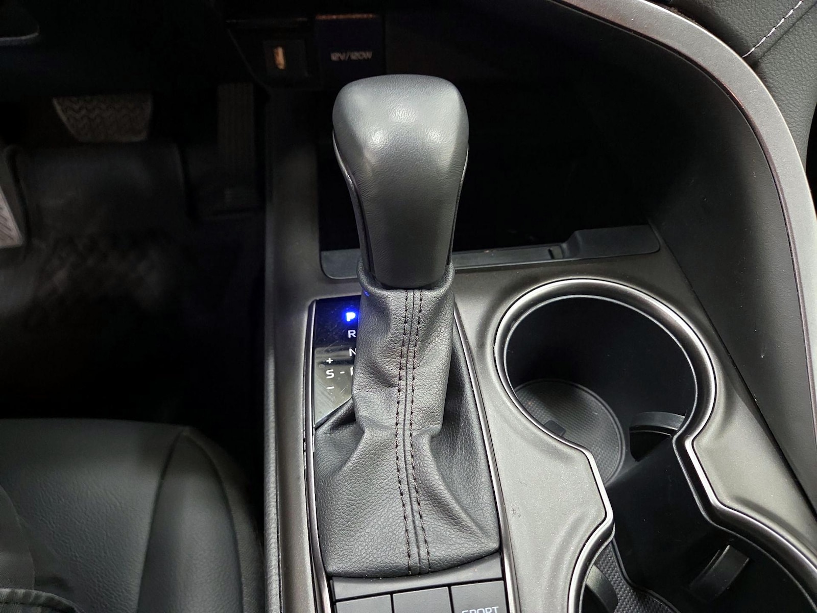 2024 Toyota Camry SE - Photo 18