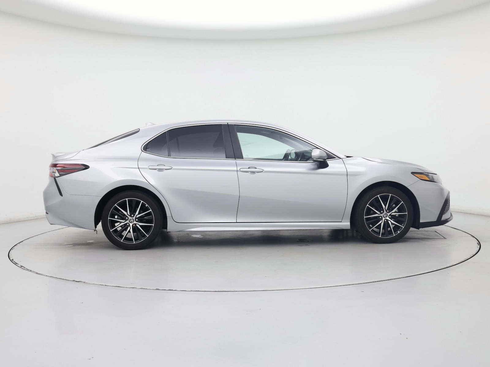 2024 Toyota Camry SE - Photo 8