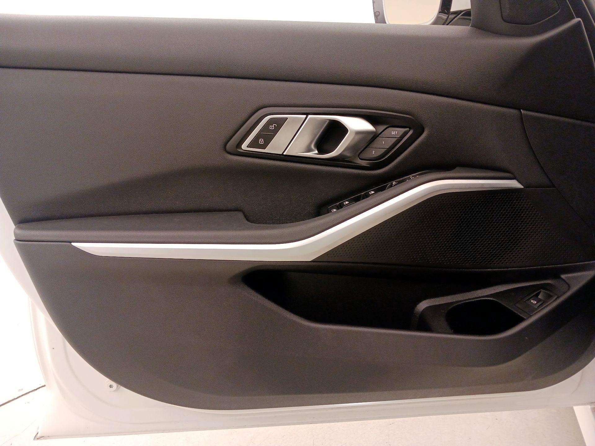 Thumbnail: 2020 BMW 3 Series - 12