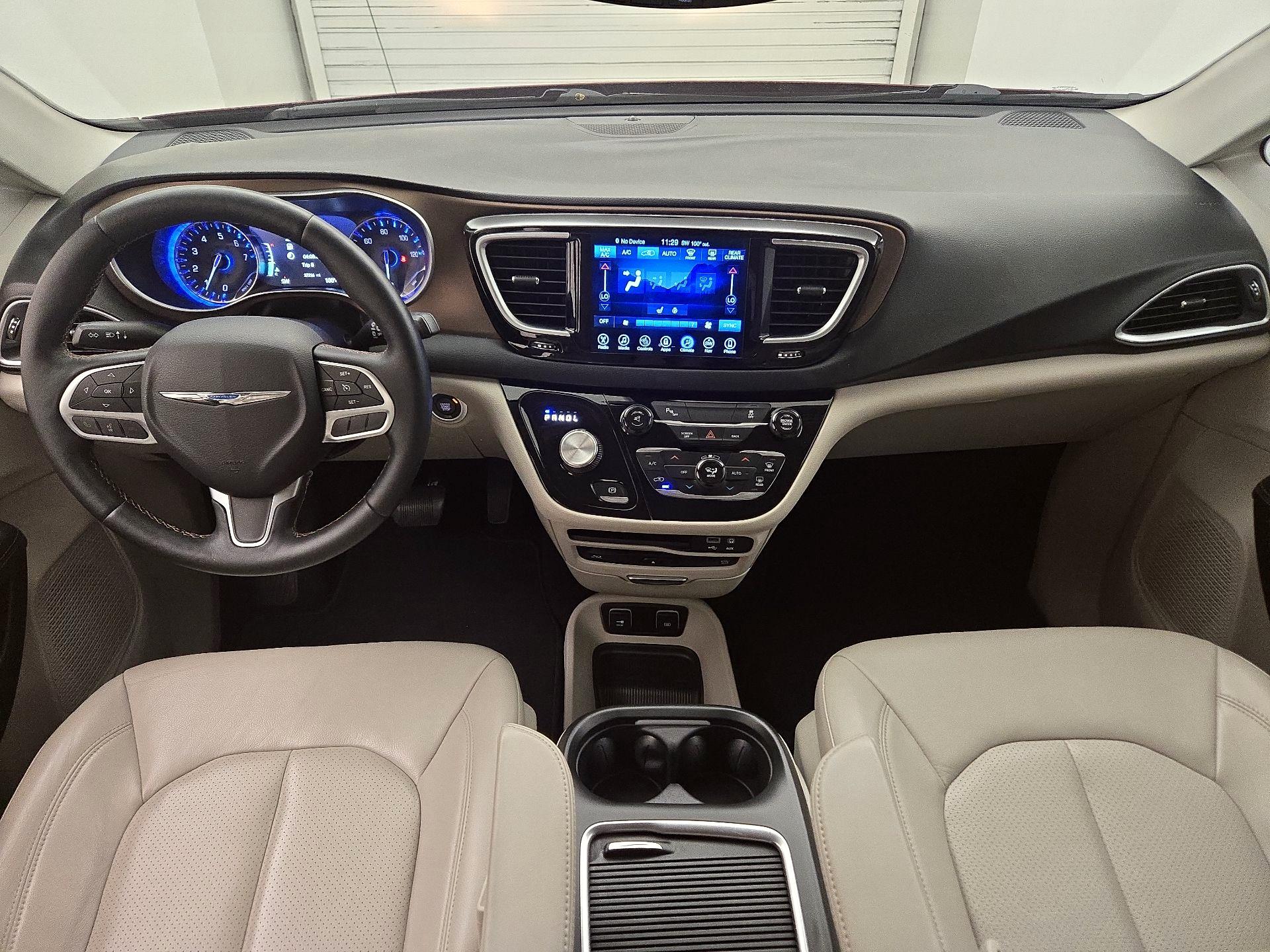 Thumbnail: 2017 Chrysler Pacifica - 9