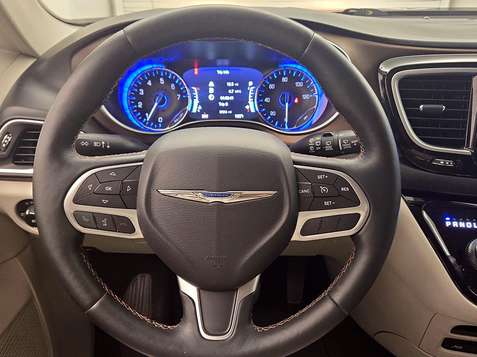 Thumbnail: 2017 Chrysler Pacifica - 10