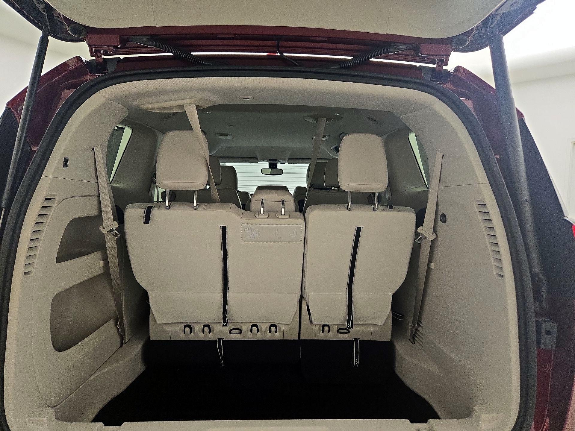 Thumbnail: 2017 Chrysler Pacifica - 17