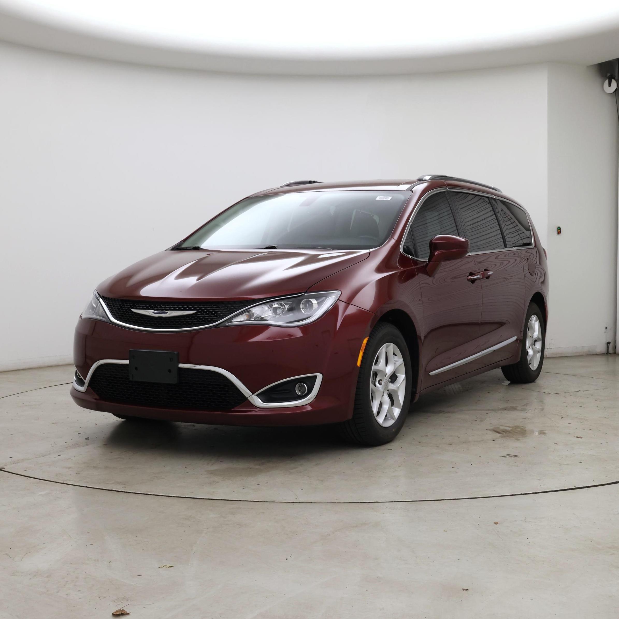 Thumbnail: 2017 Chrysler Pacifica - 4