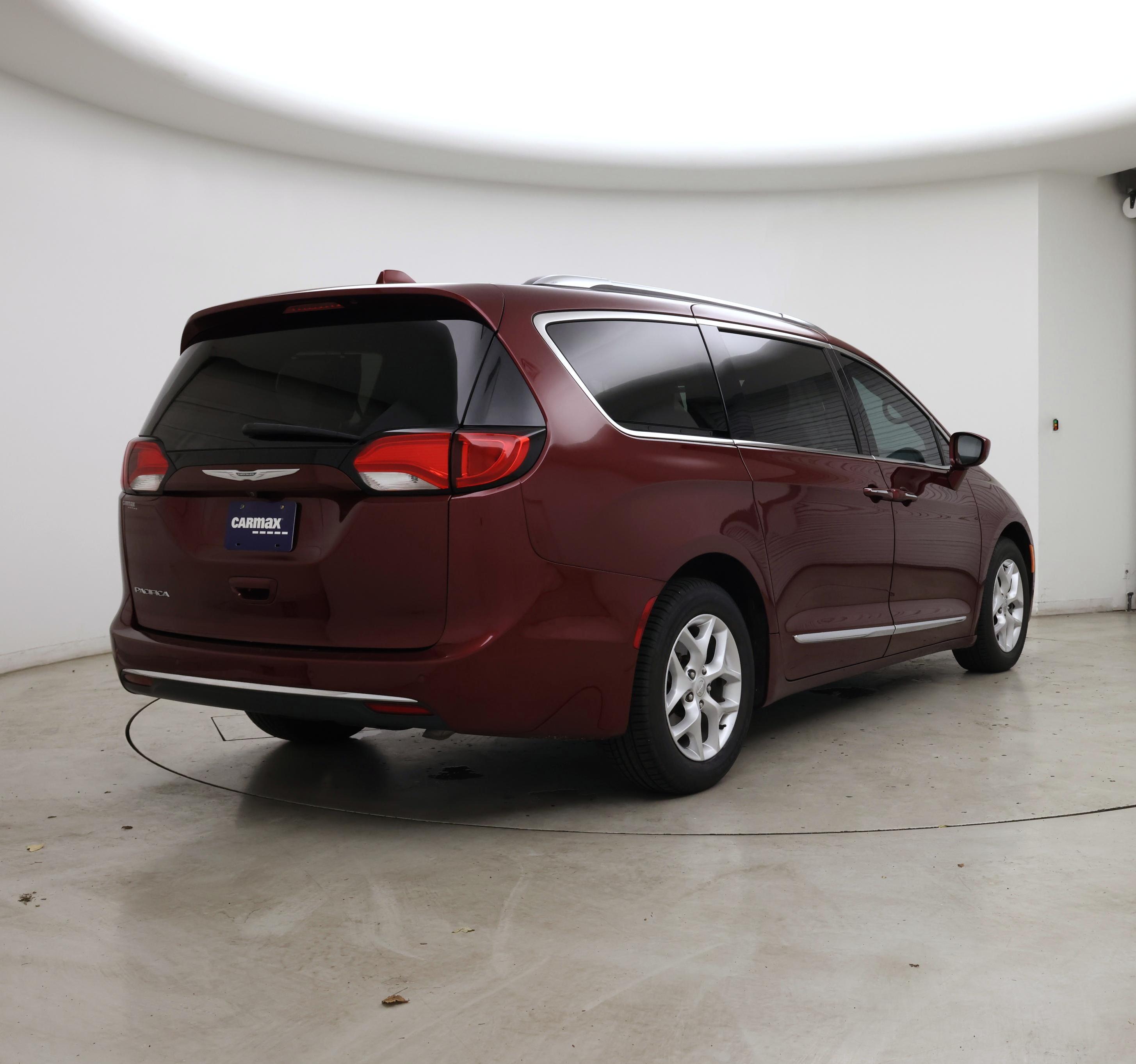 Thumbnail: 2017 Chrysler Pacifica - 8
