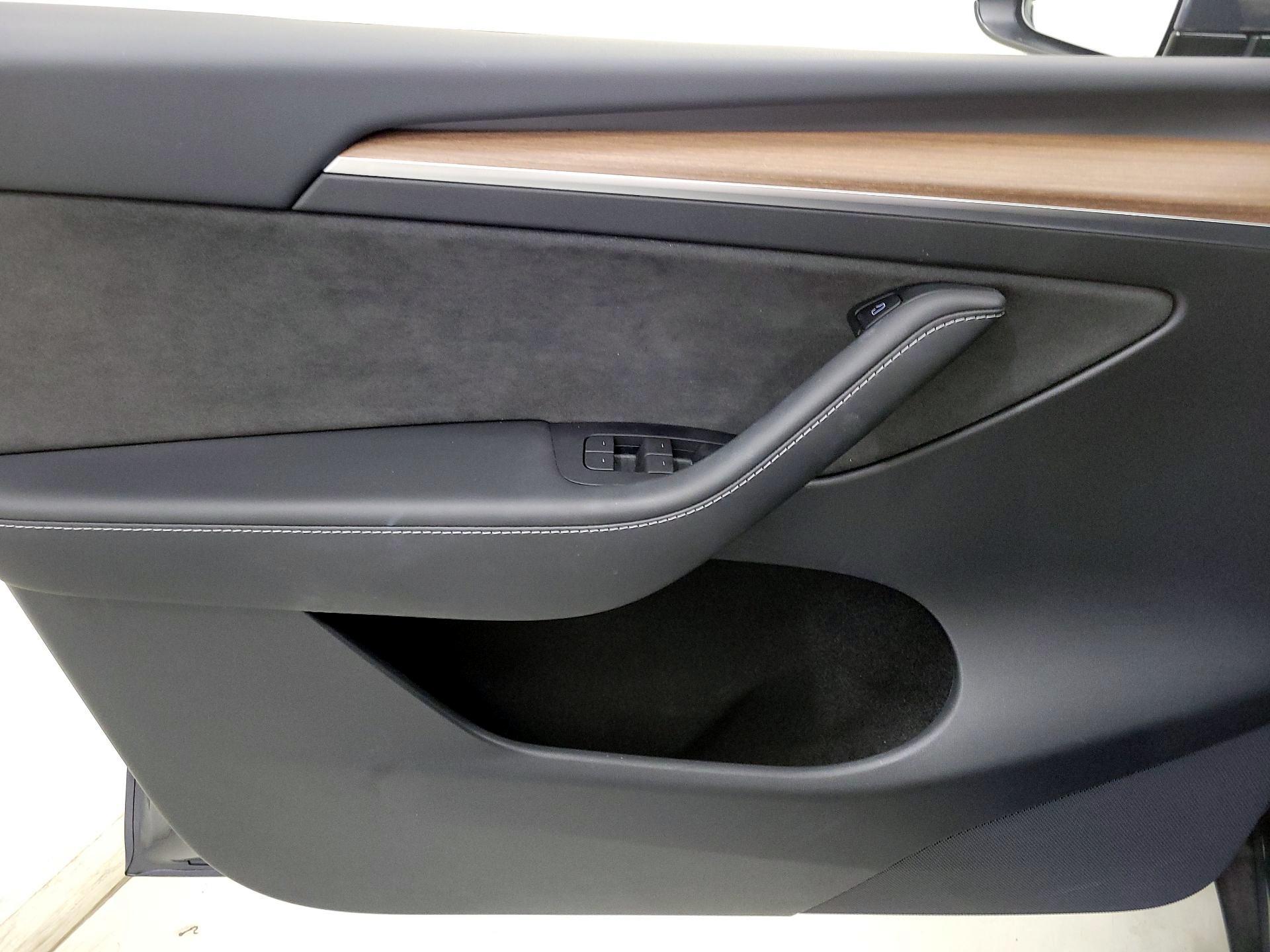 Thumbnail: 2022 Tesla Model Y - 12