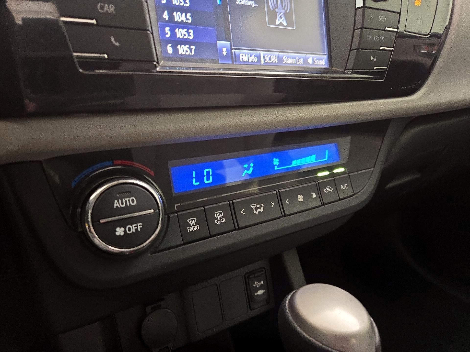 Thumbnail: 2014 Toyota Corolla - 16