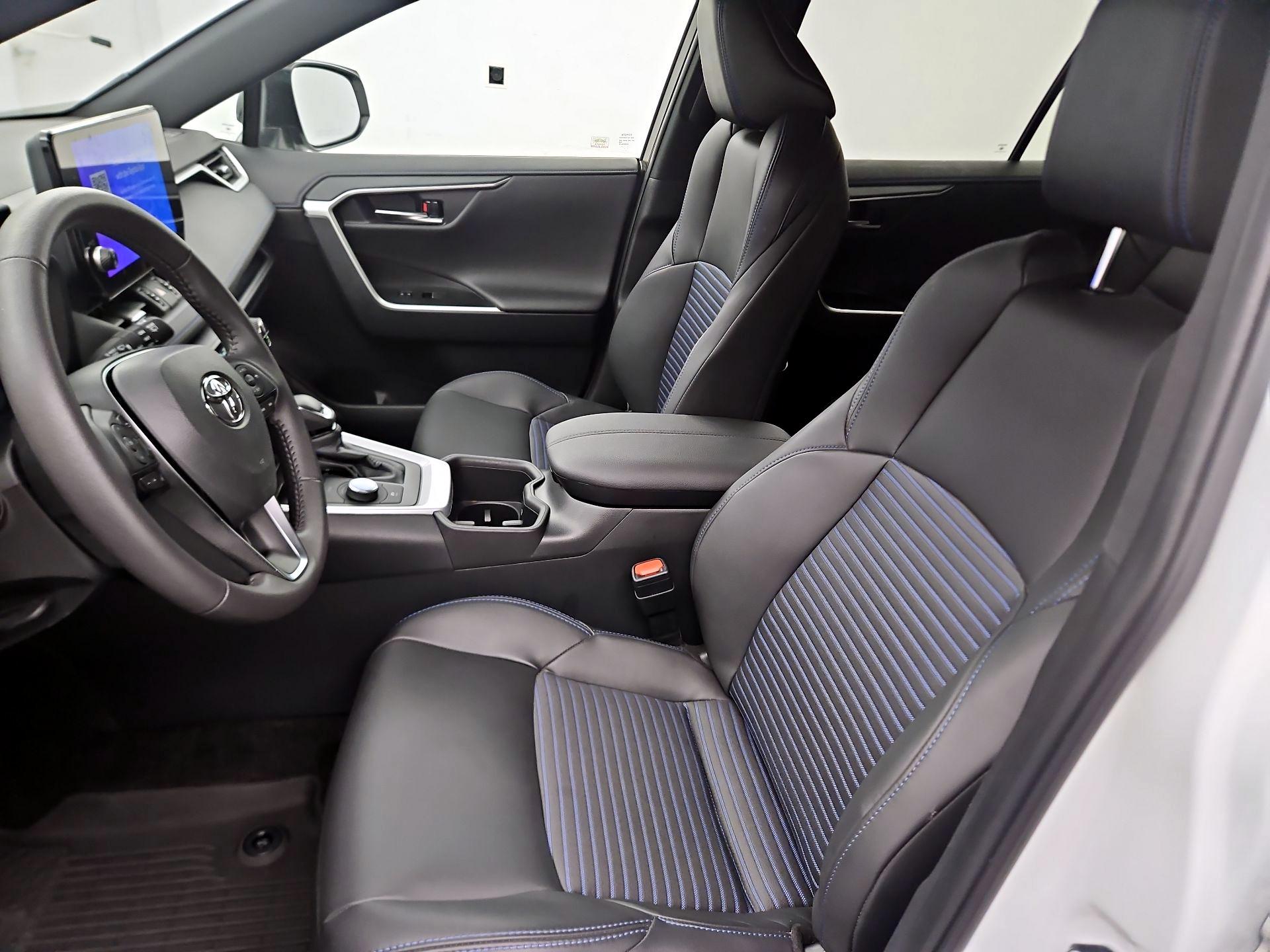 Thumbnail: 2025 Toyota RAV4 - 11