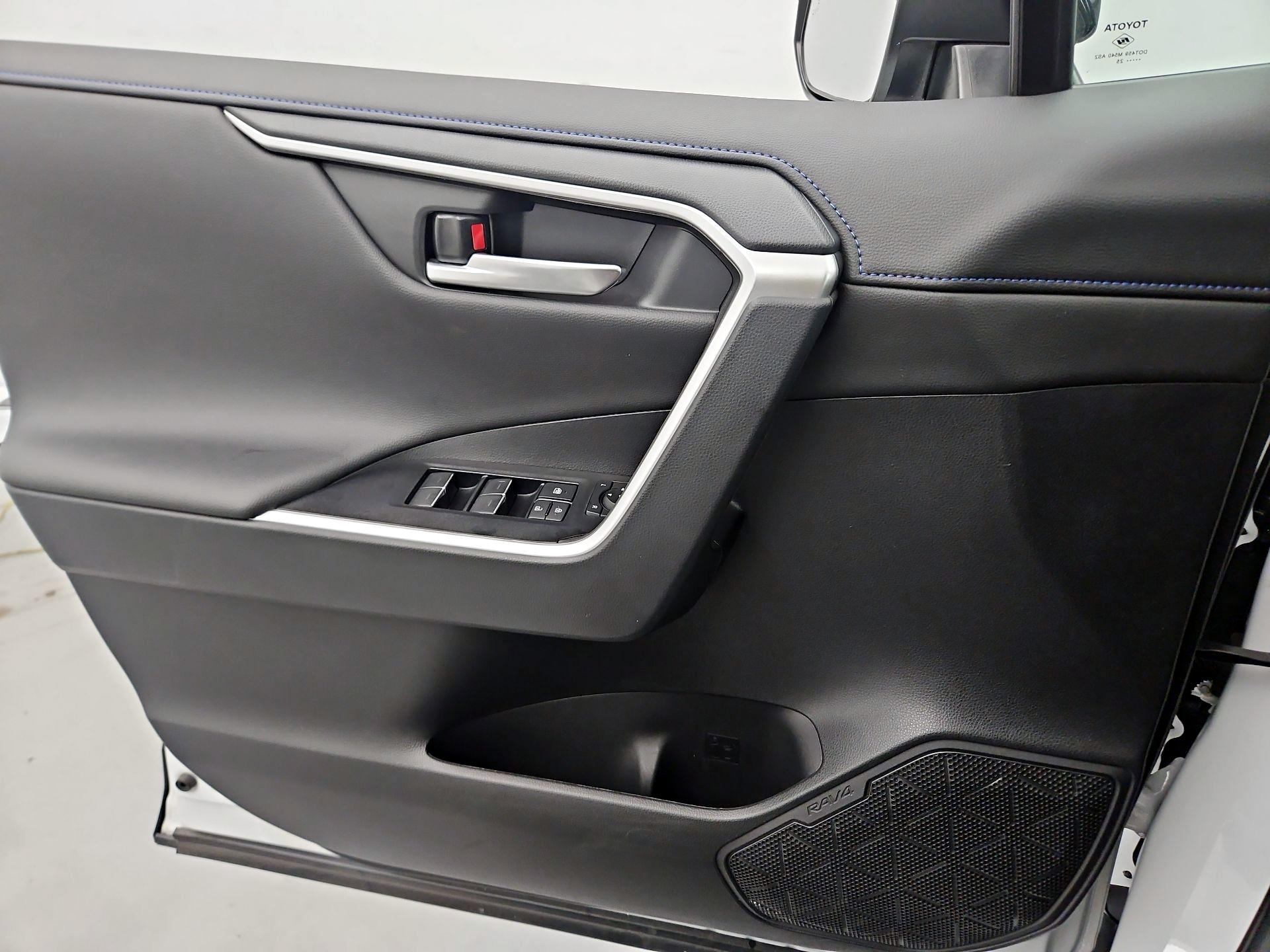 Thumbnail: 2025 Toyota RAV4 - 12