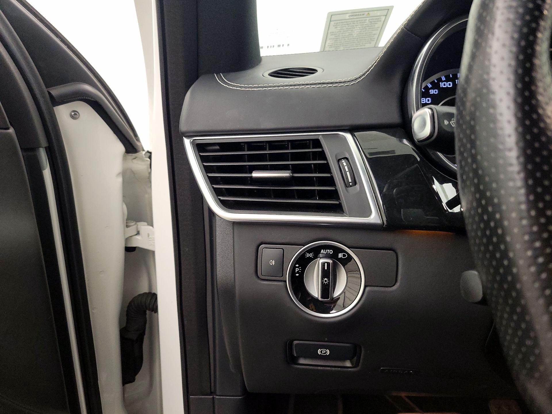 Thumbnail: 2015 Mercedes-Benz M-Class - 13