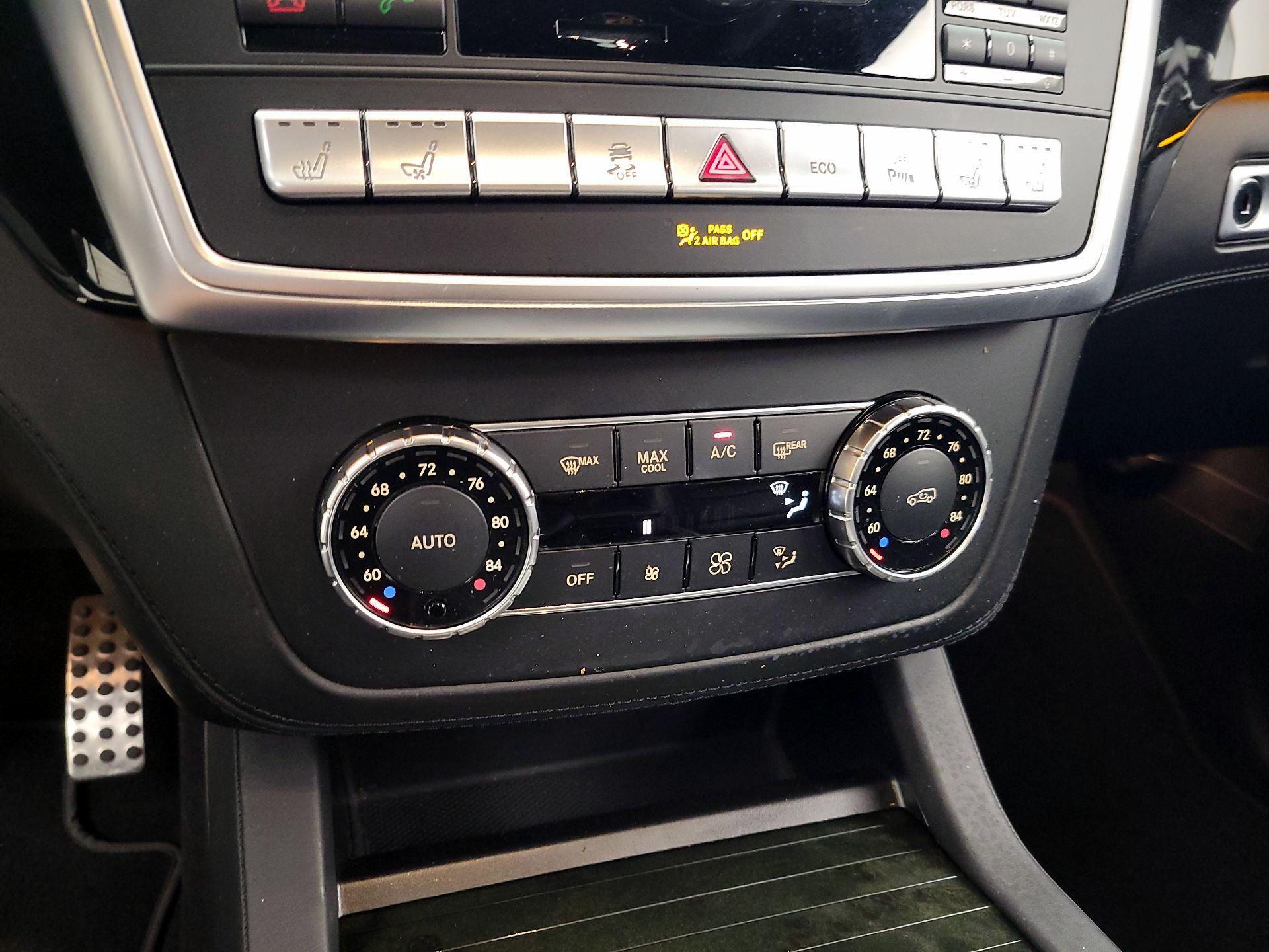 Thumbnail: 2015 Mercedes-Benz M-Class - 16