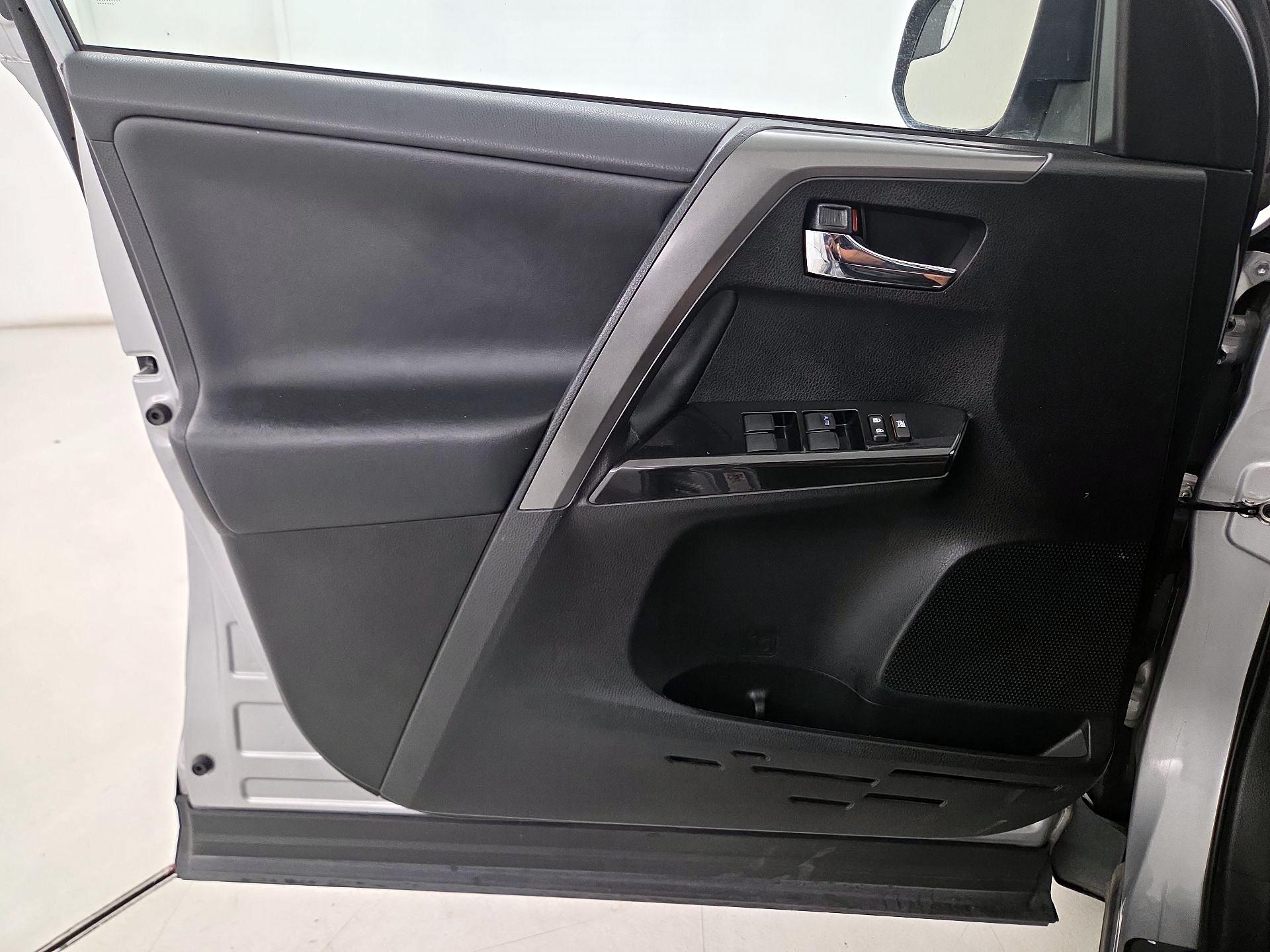 Thumbnail: 2017 Toyota RAV4 - 12