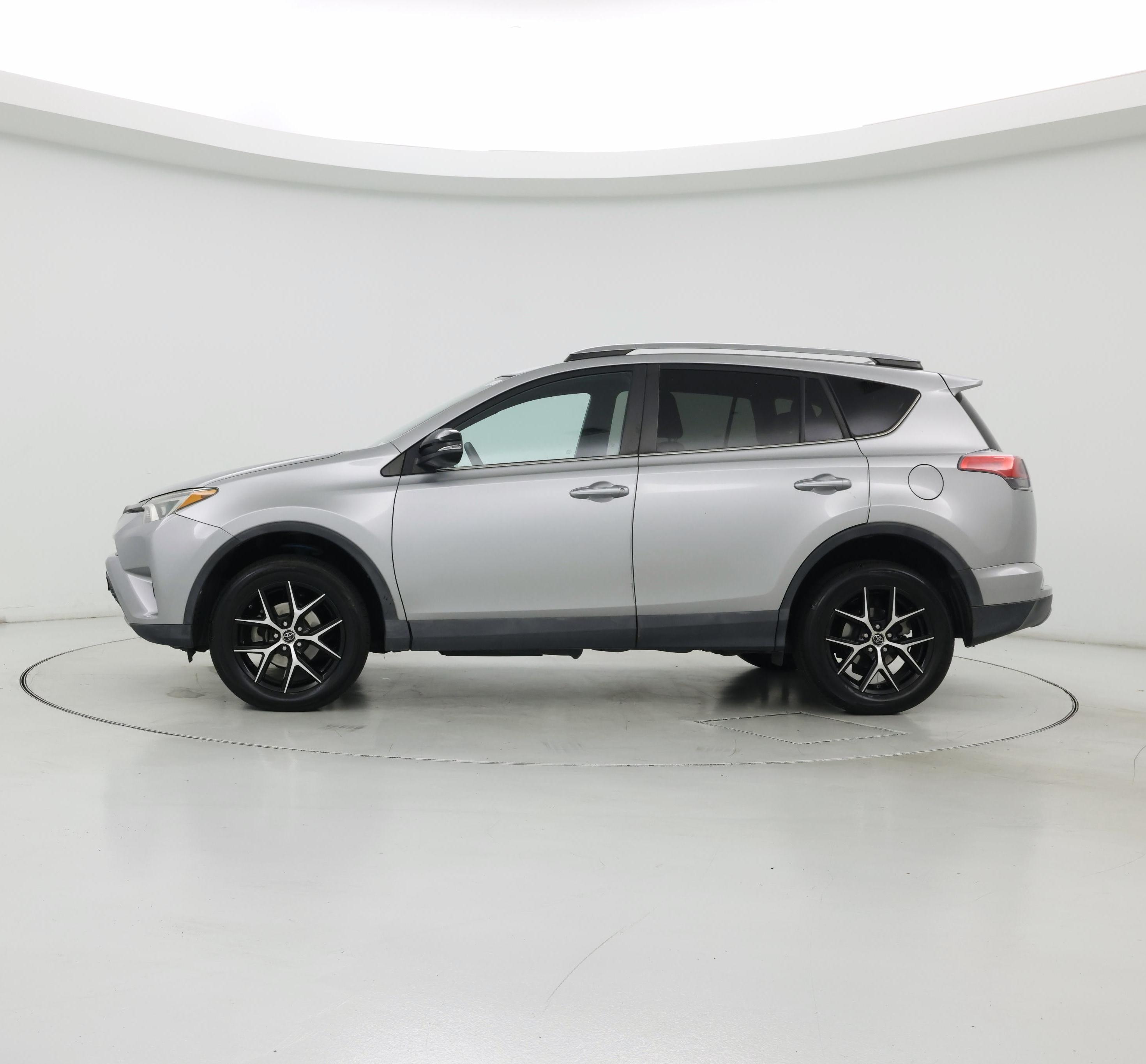 Thumbnail: 2017 Toyota RAV4 - 3