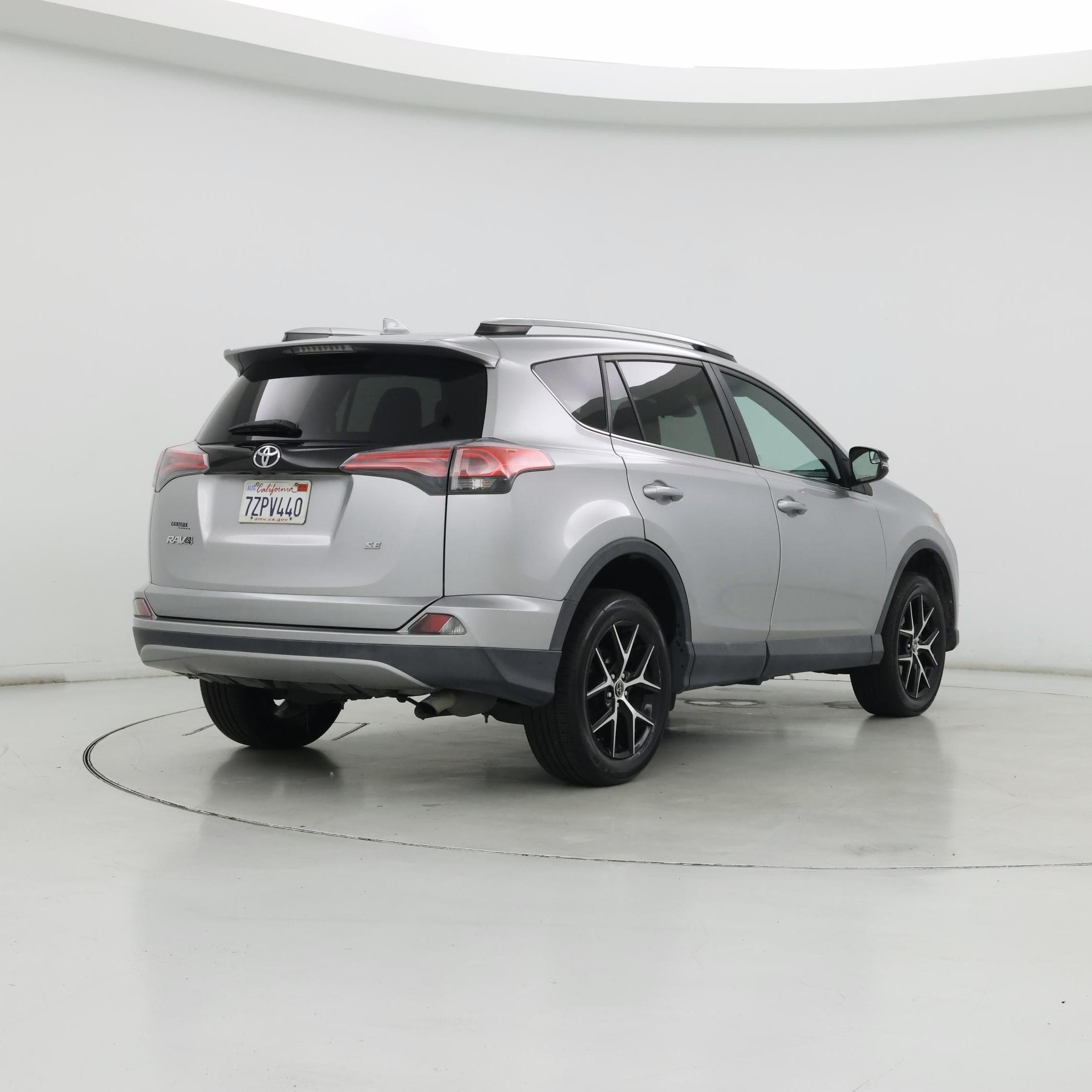 Thumbnail: 2017 Toyota RAV4 - 8