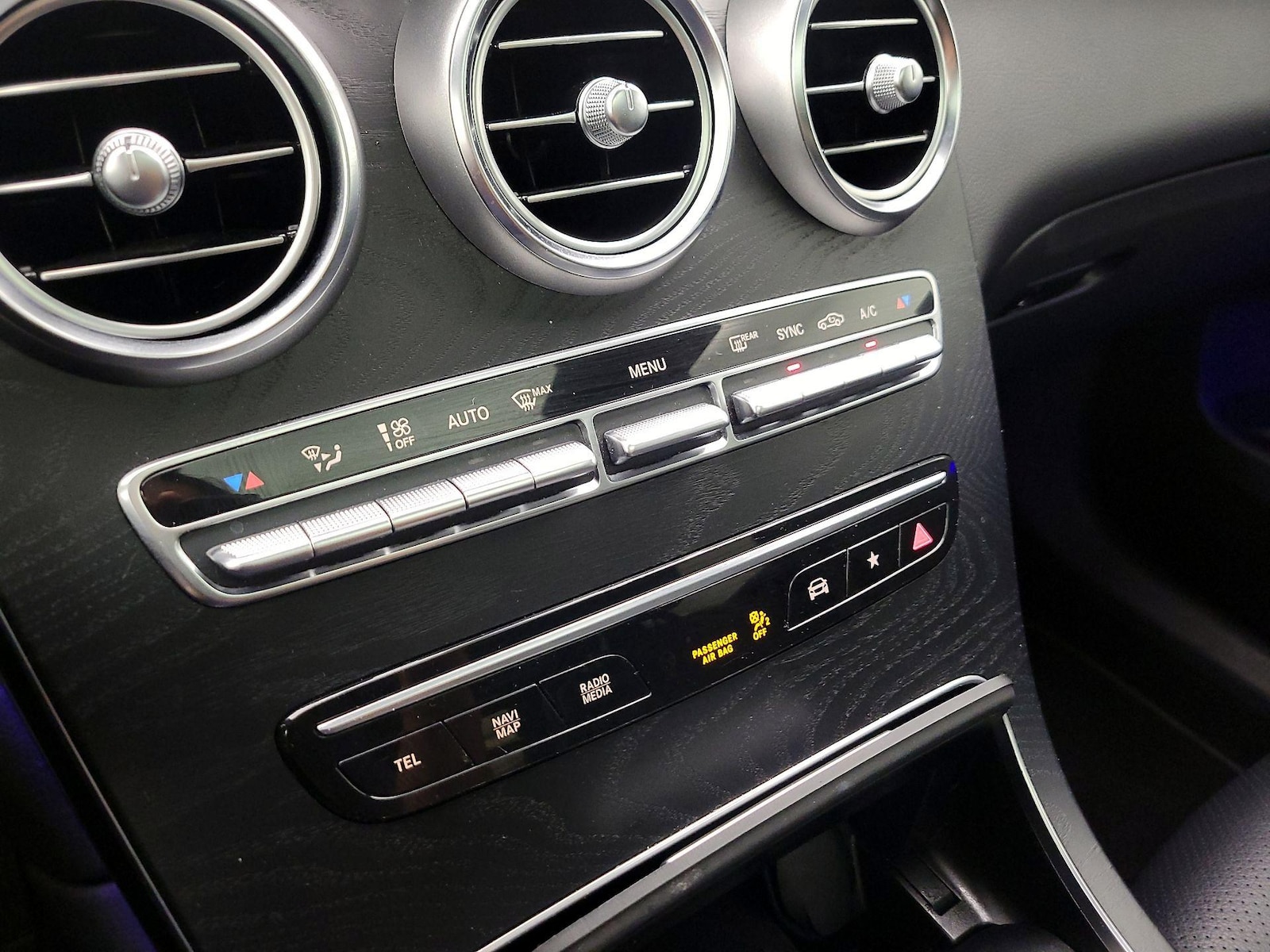 2022 Mercedes-Benz GLC GLC300 - Photo 17