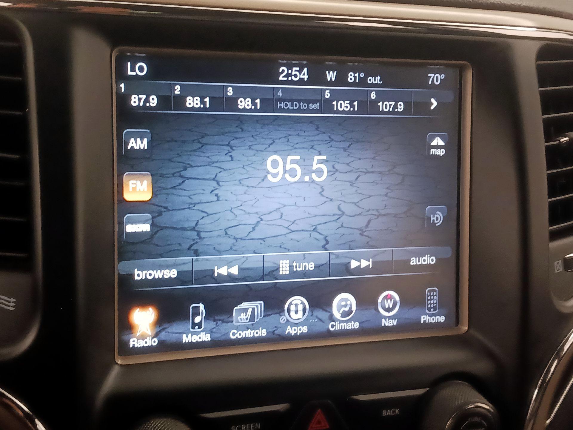 Thumbnail: 2017 Jeep Grand Cherokee - 16