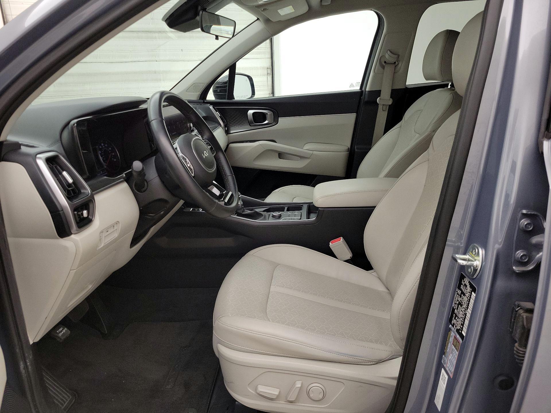 Thumbnail: 2023 Kia Sorento - 11