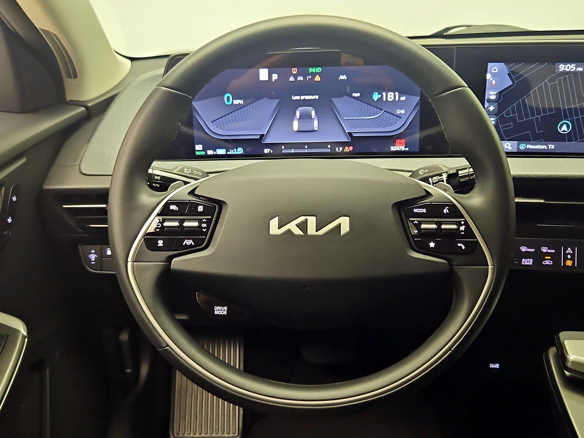 Thumbnail: 2022 Kia EV6 - 10