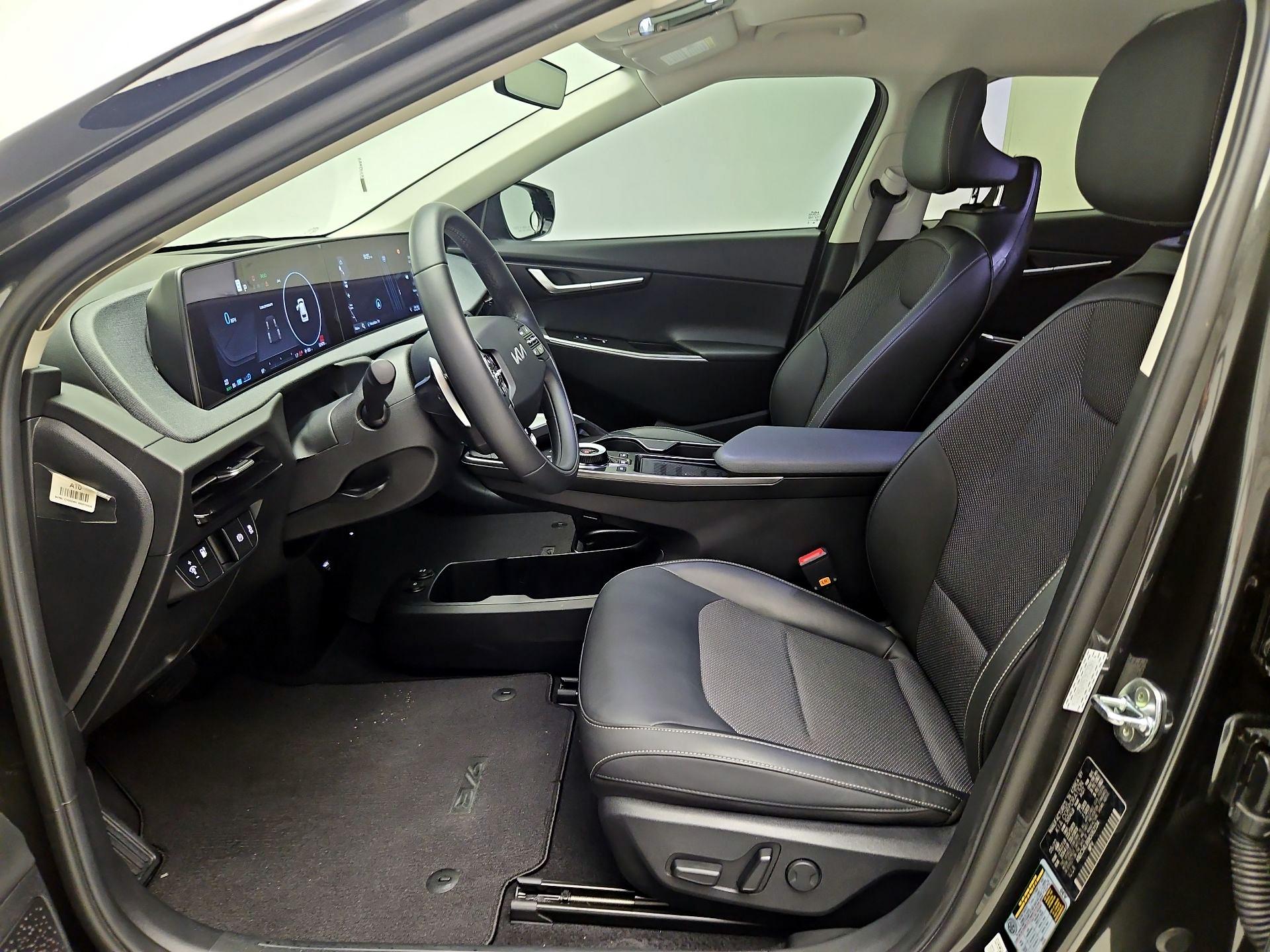 Thumbnail: 2022 Kia EV6 - 11