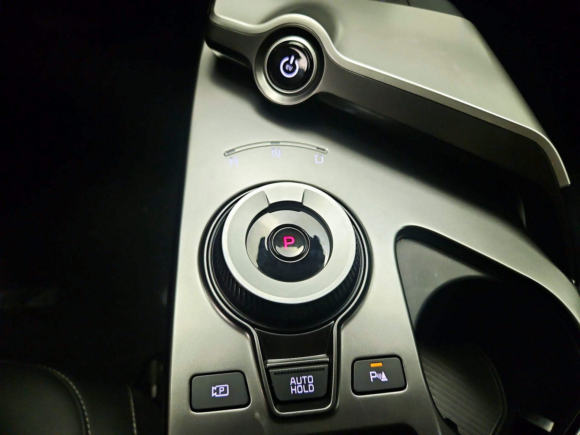 Thumbnail: 2022 Kia EV6 - 18