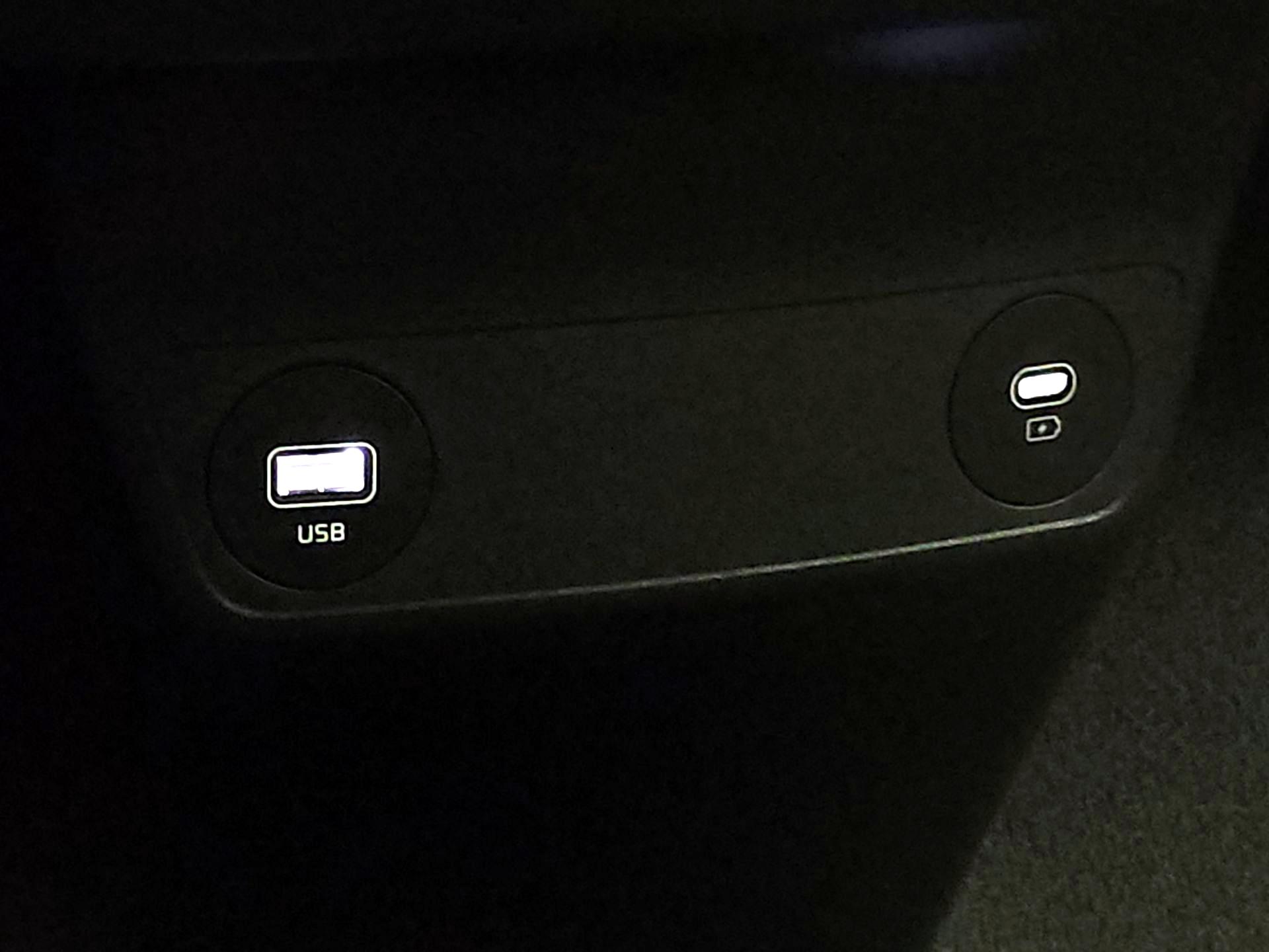 Thumbnail: 2022 Kia EV6 - 19