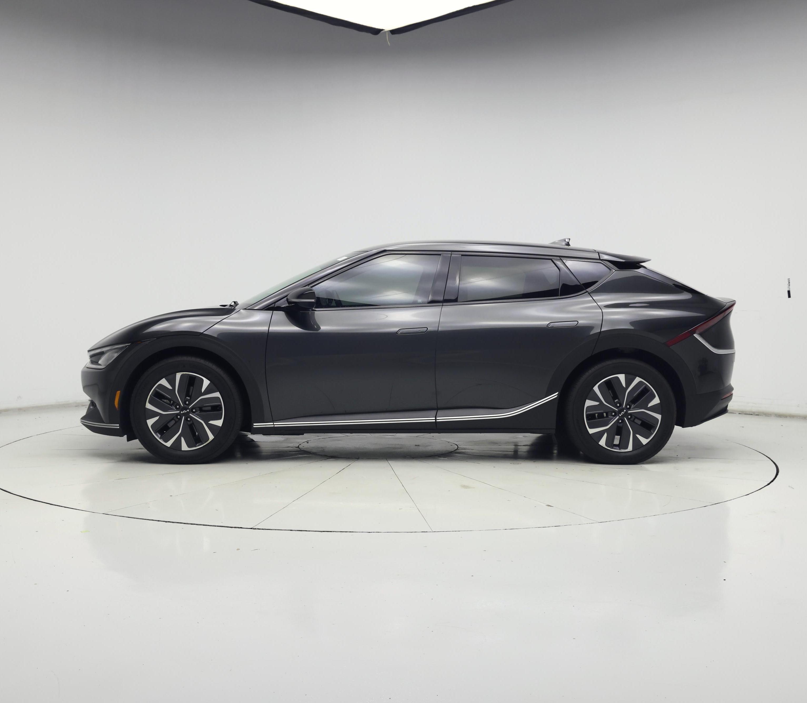 Thumbnail: 2022 Kia EV6 - 3