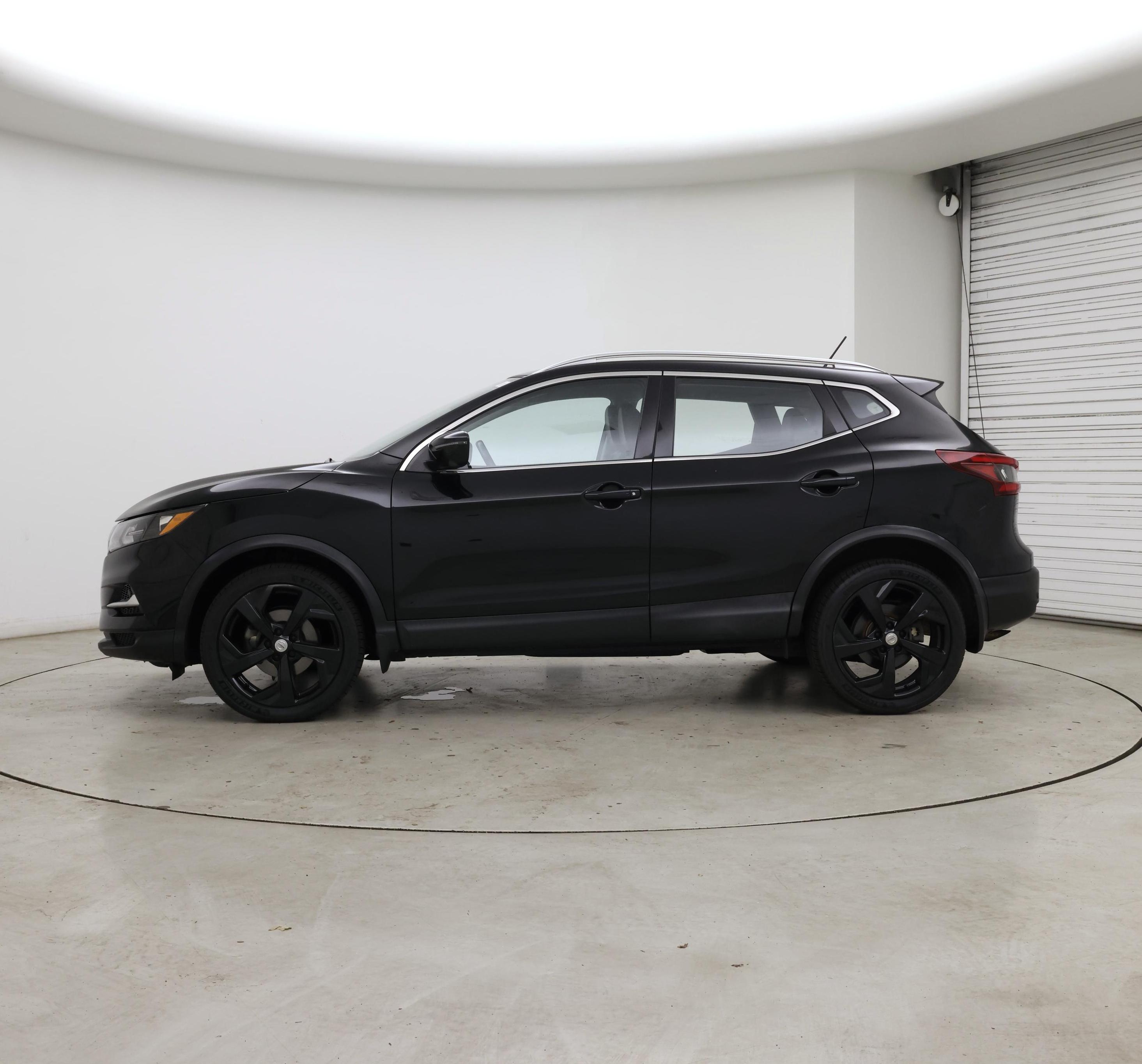 Thumbnail: 2020 Nissan Rogue Sport - 3