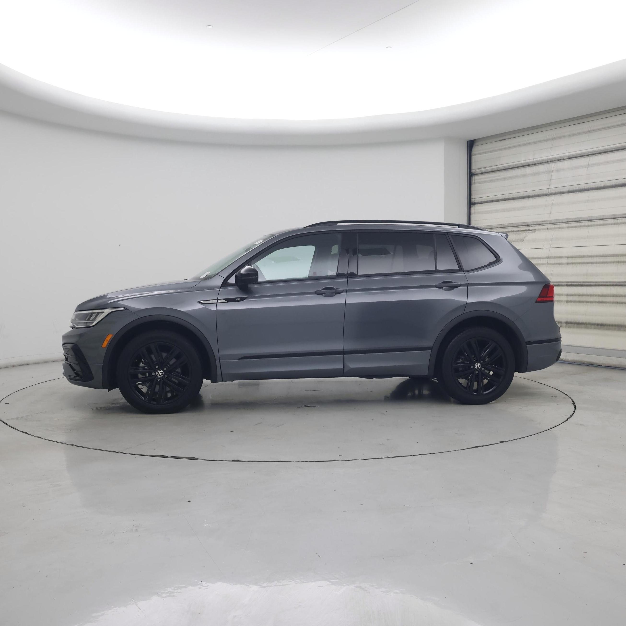 Thumbnail: 2022 Volkswagen Tiguan - 3