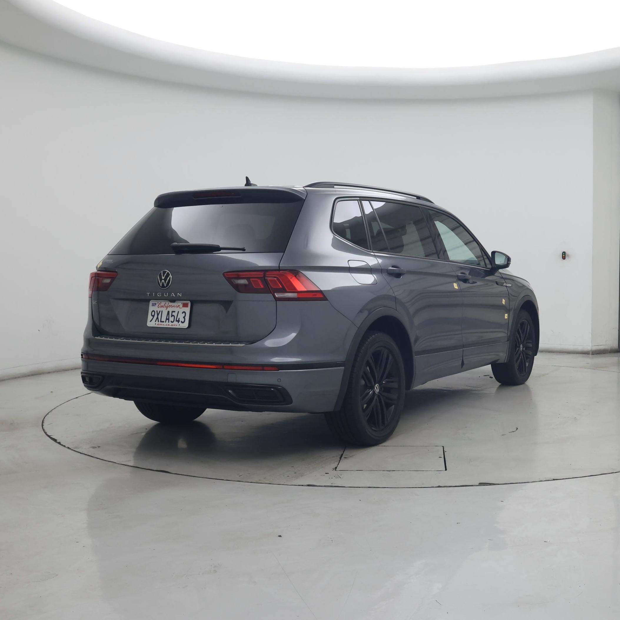 Thumbnail: 2022 Volkswagen Tiguan - 8