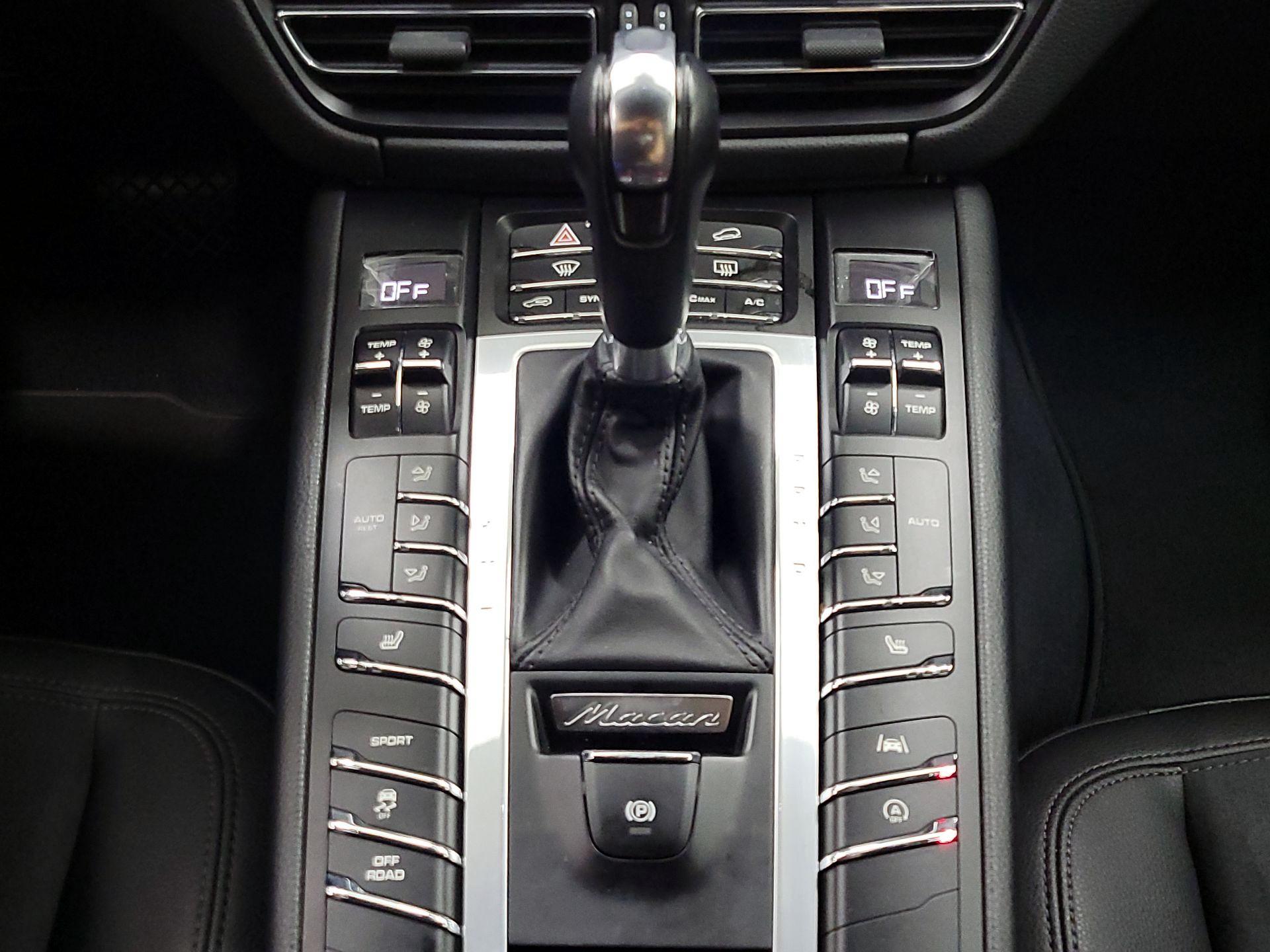 Thumbnail: 2019 Porsche Macan - 17