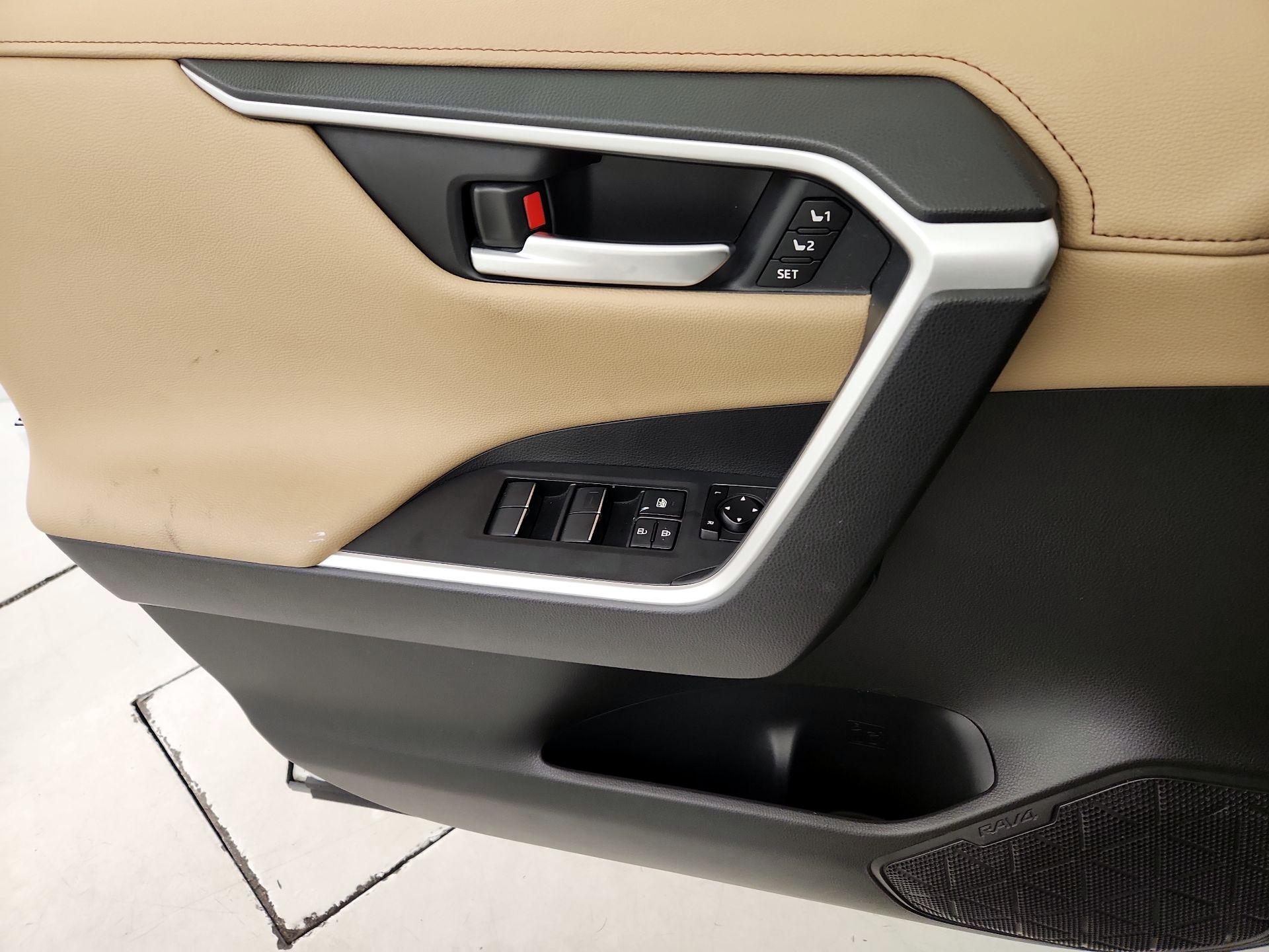 Thumbnail: 2020 Toyota RAV4 - 12