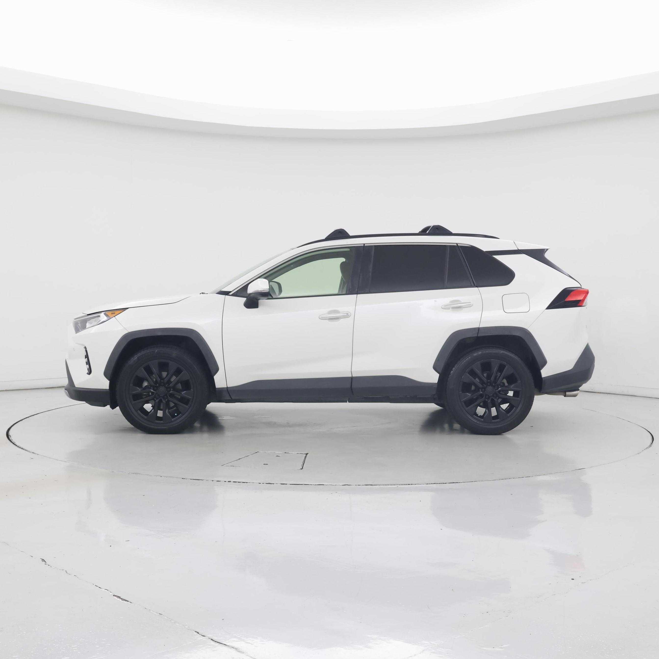 Thumbnail: 2020 Toyota RAV4 - 3