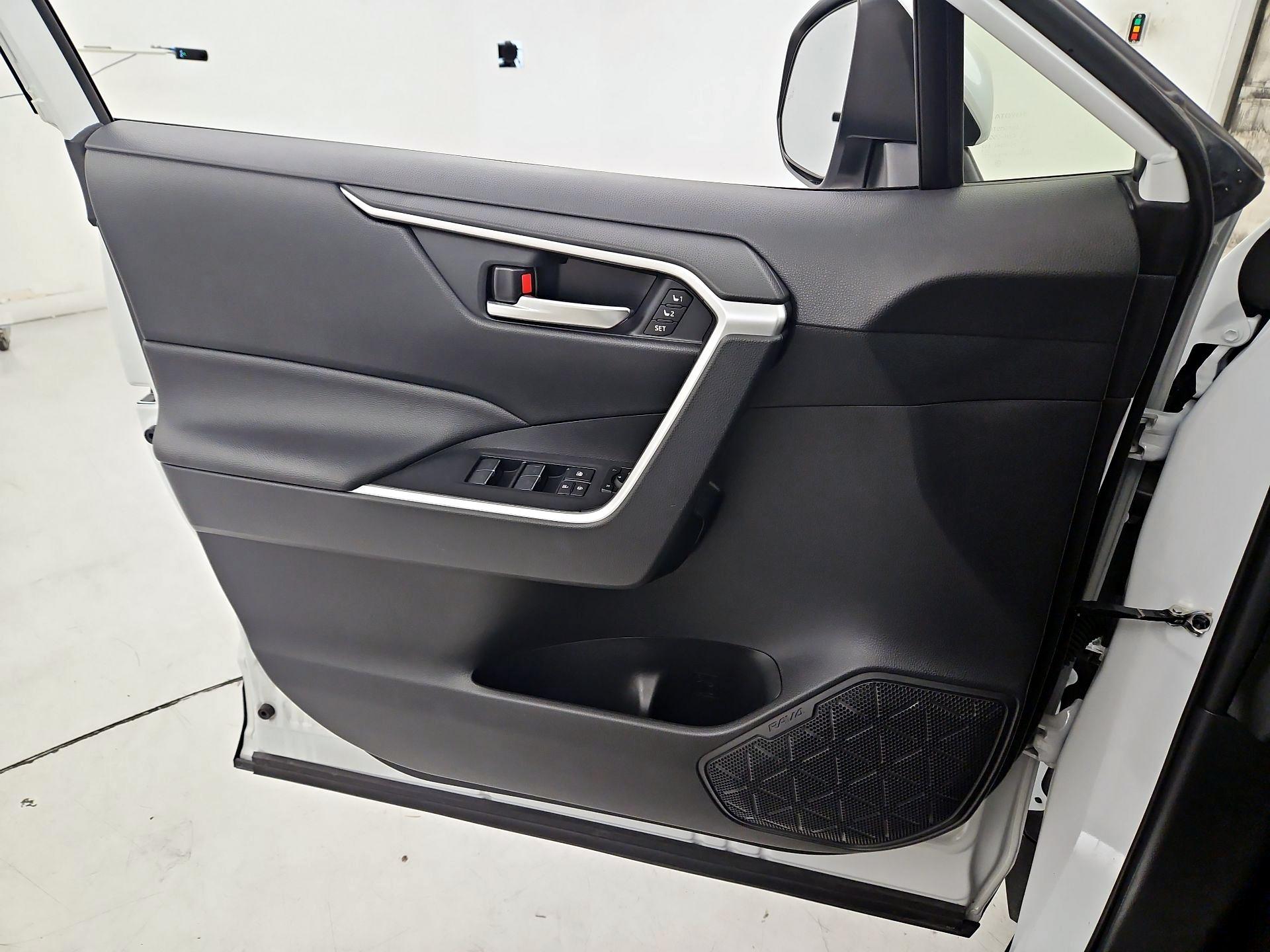 Thumbnail: 2023 Toyota RAV4 - 12