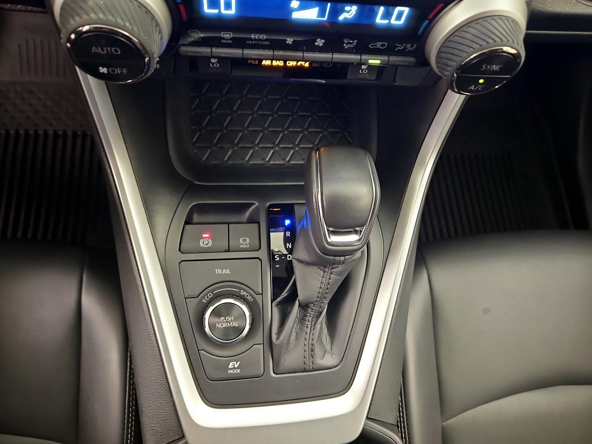 Thumbnail: 2023 Toyota RAV4 - 17