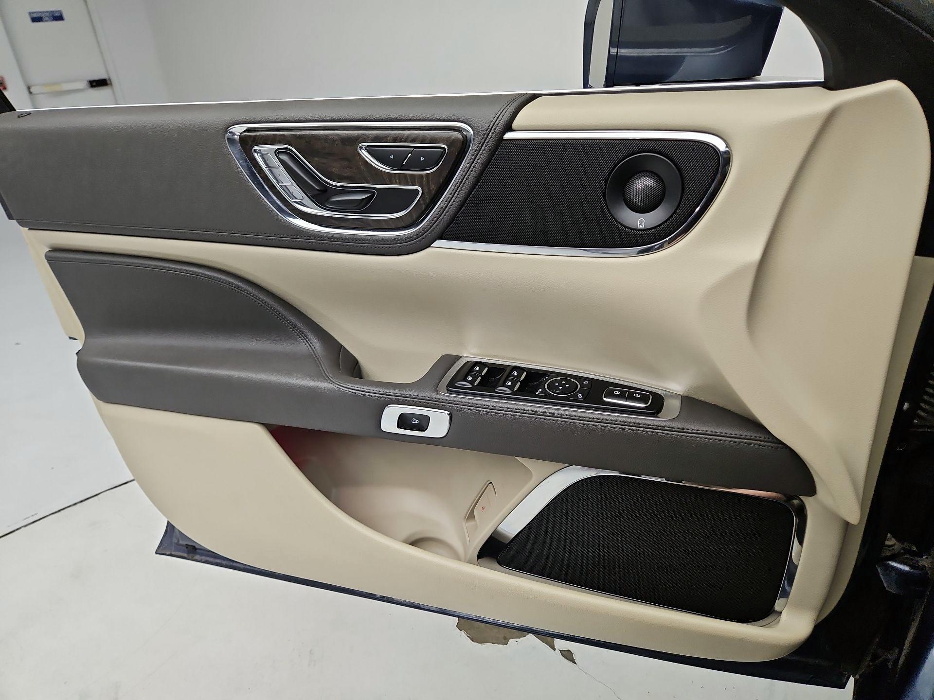 Thumbnail: 2020 Lincoln Continental - 12
