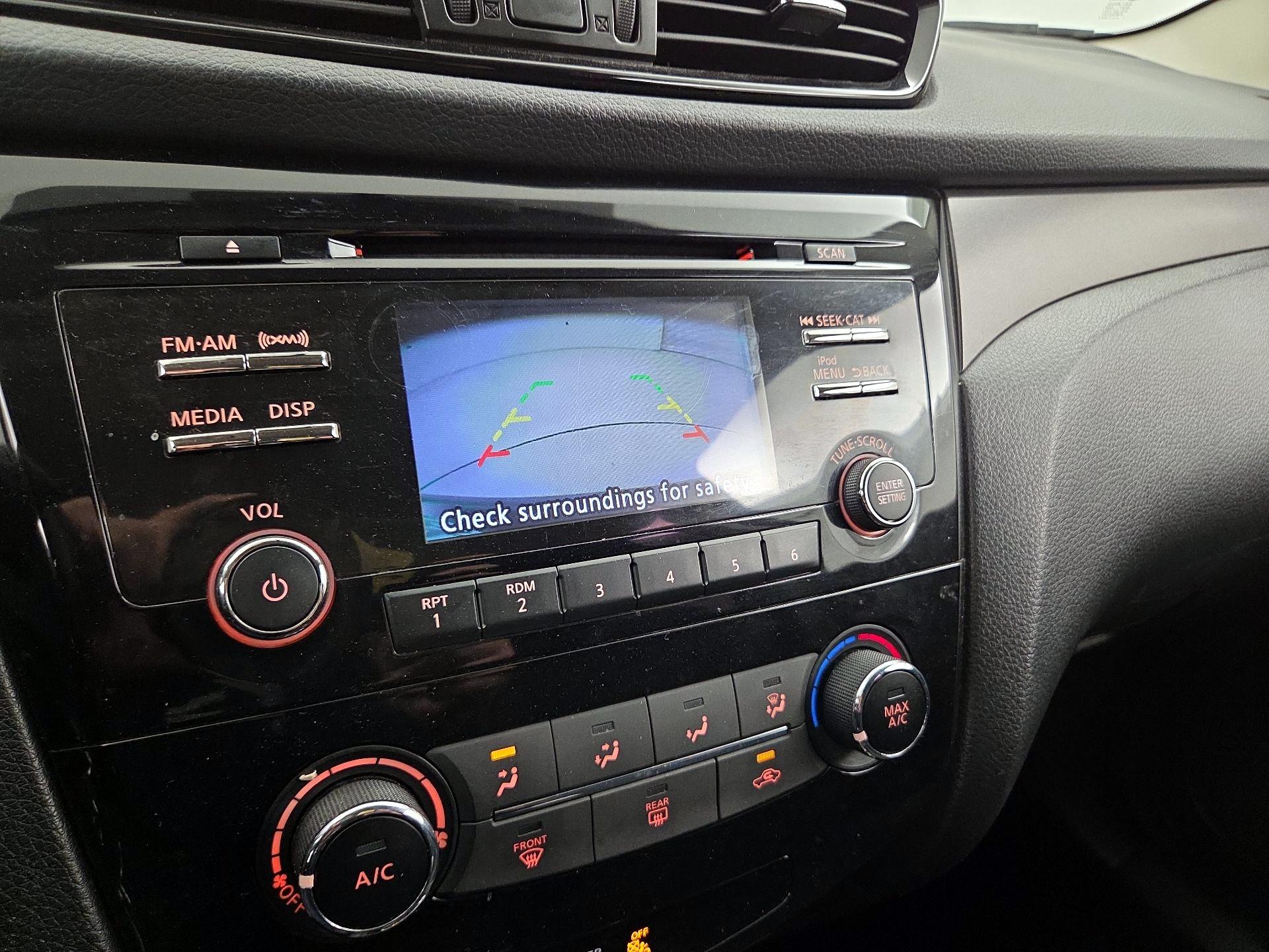 Thumbnail: 2018 Nissan Rogue Sport - 14