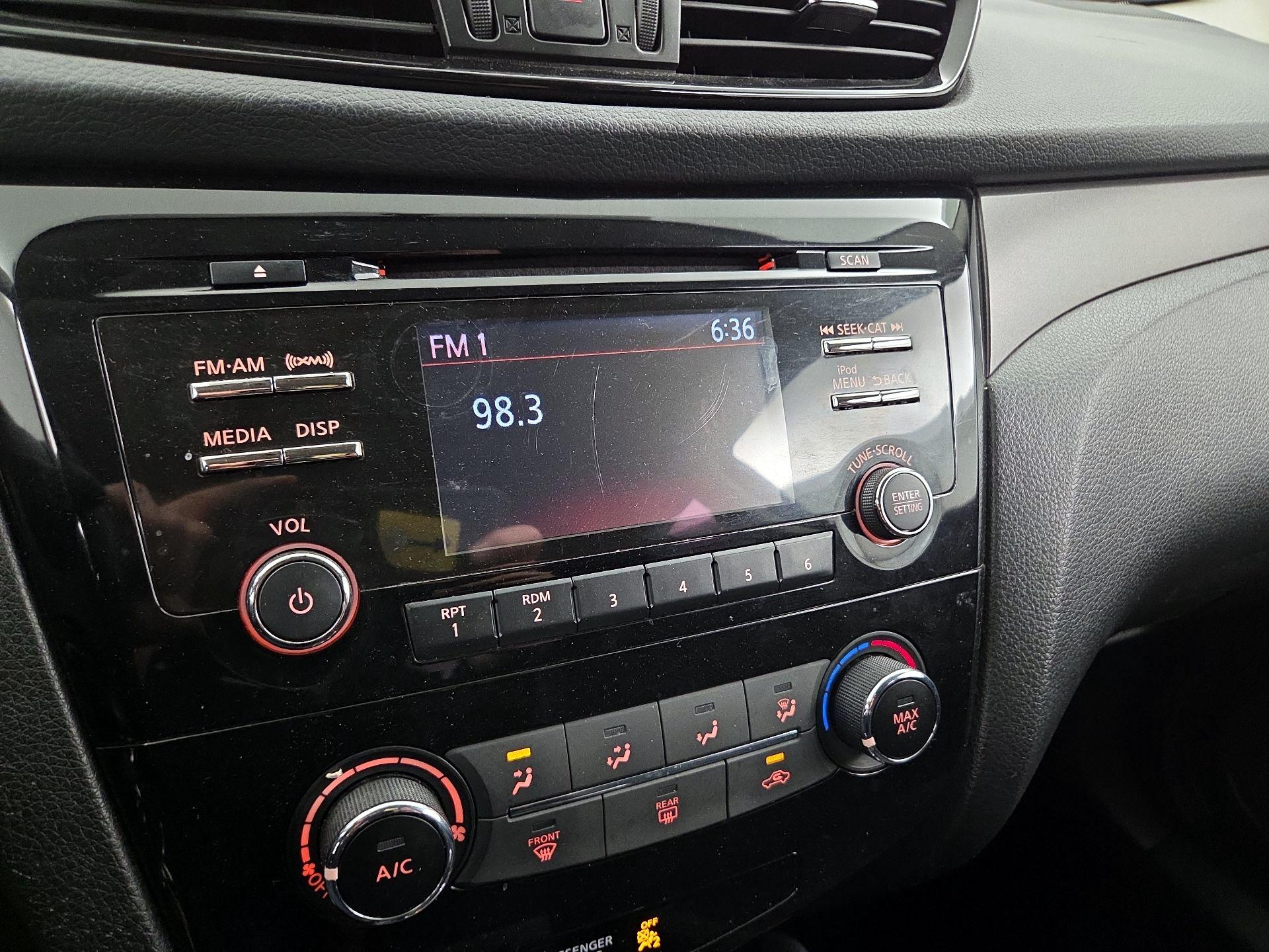 Thumbnail: 2018 Nissan Rogue Sport - 15
