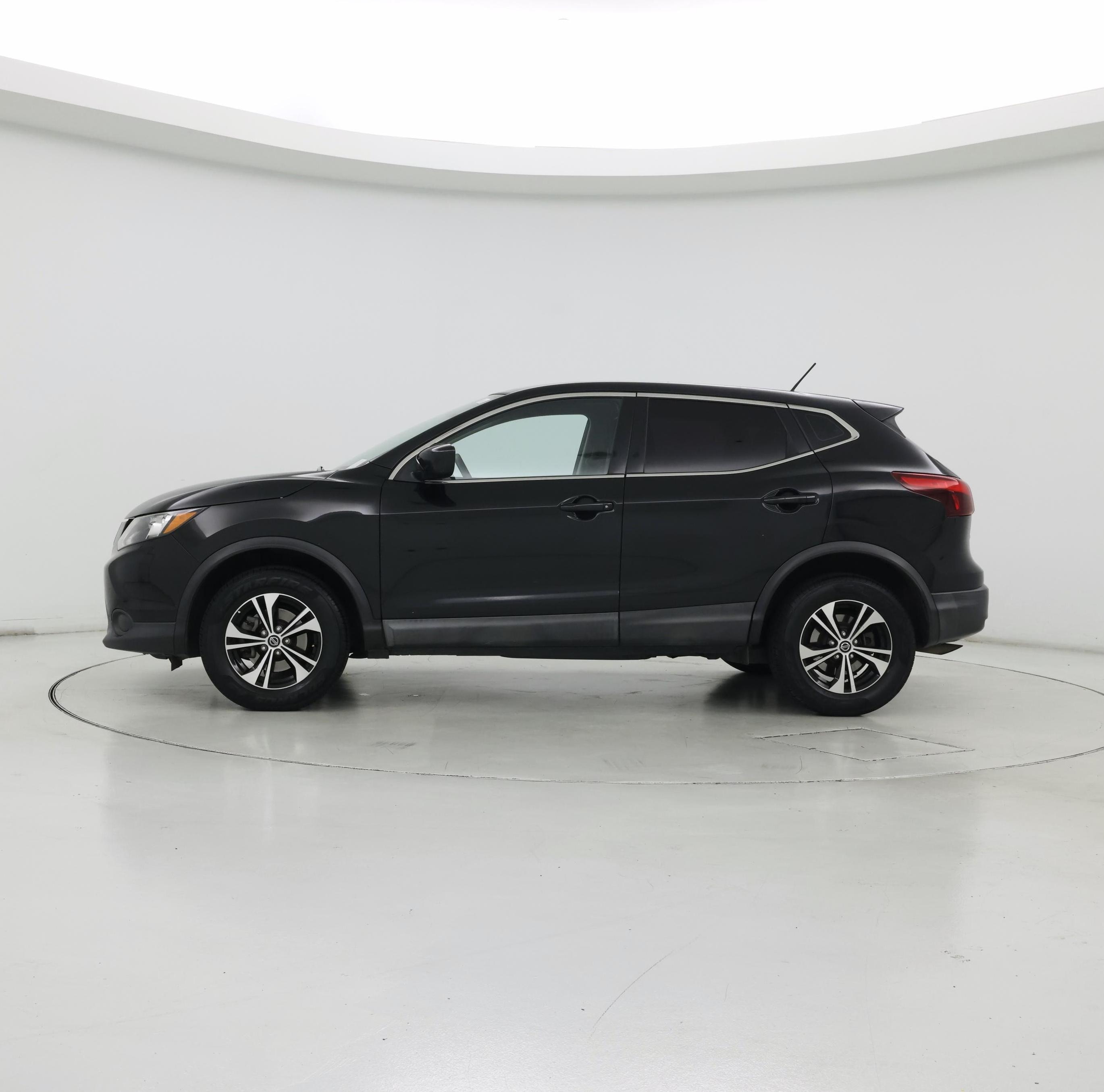 Thumbnail: 2018 Nissan Rogue Sport - 3