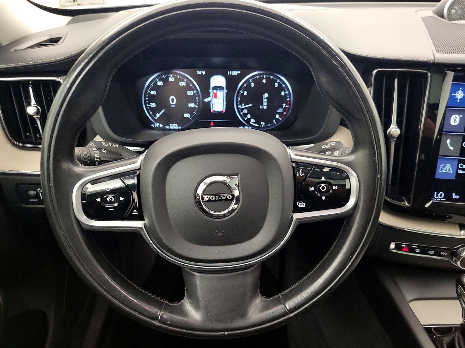 Thumbnail: 2018 Volvo XC60 - 10