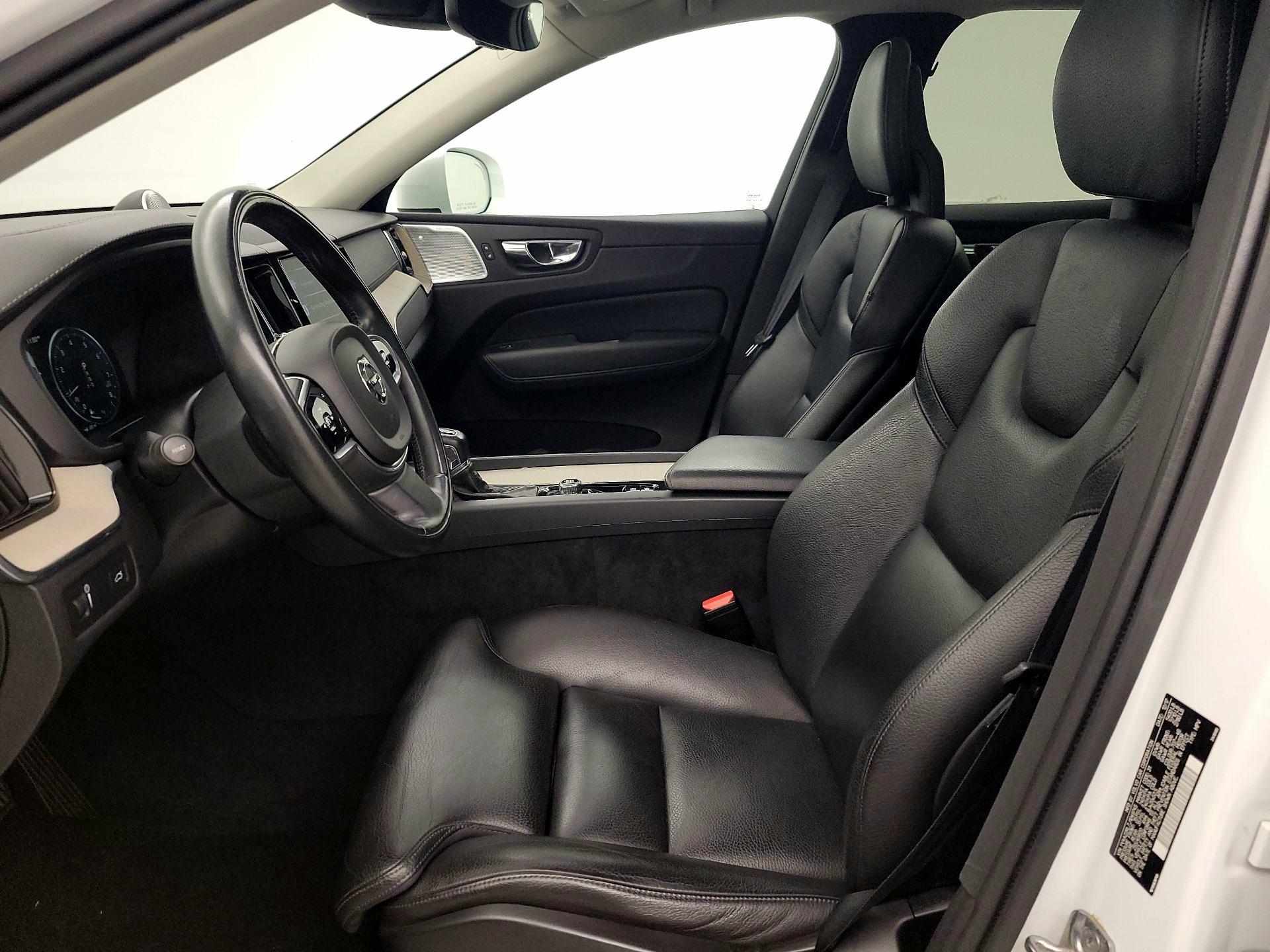 Thumbnail: 2018 Volvo XC60 - 11
