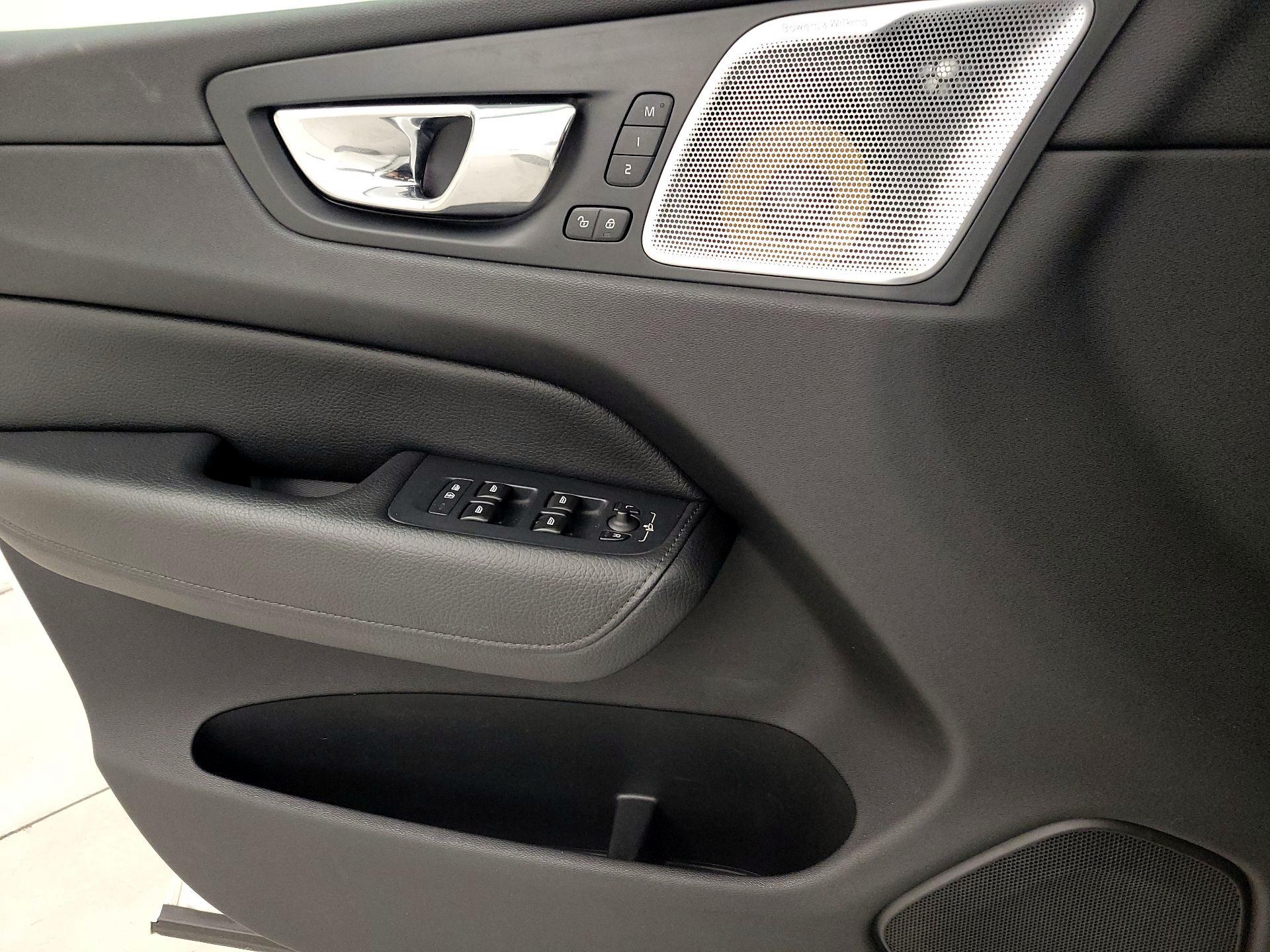 Thumbnail: 2018 Volvo XC60 - 12