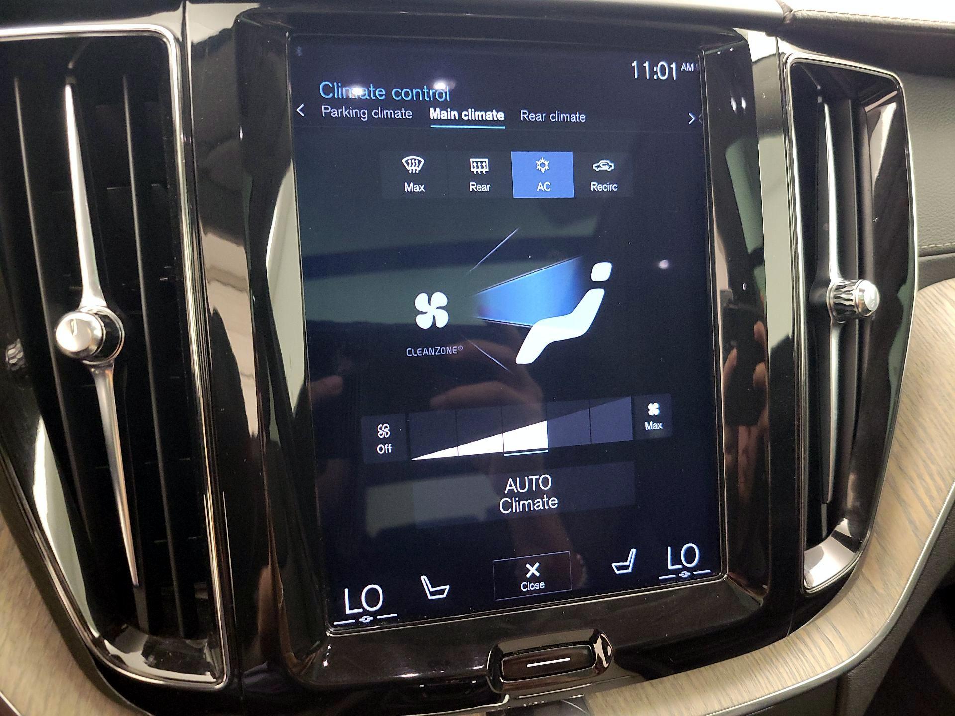 Thumbnail: 2018 Volvo XC60 - 17