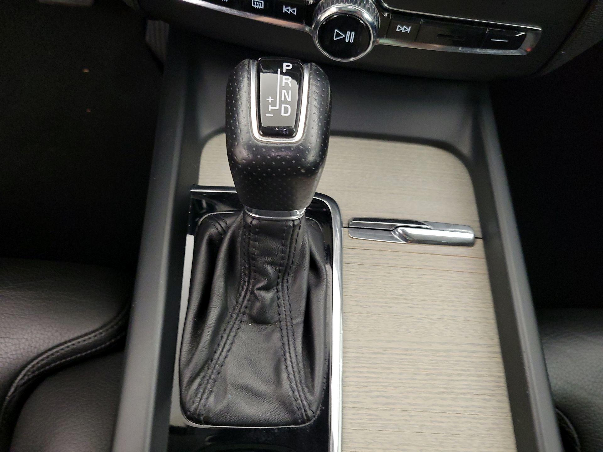 Thumbnail: 2018 Volvo XC60 - 18