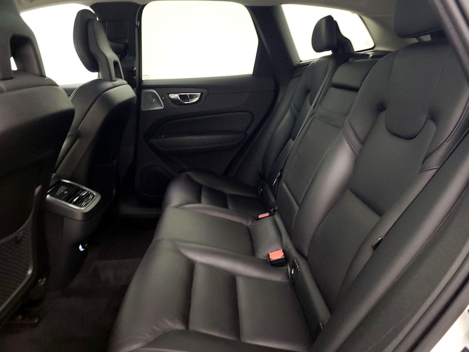 Thumbnail: 2018 Volvo XC60 - 20
