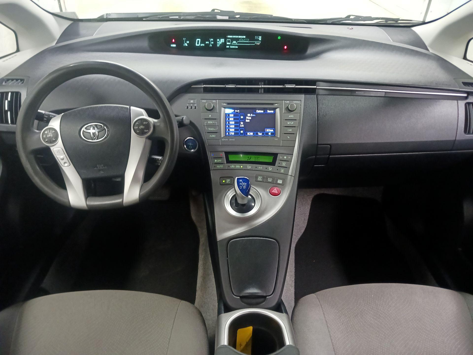 Thumbnail: 2015 Toyota Prius - 9