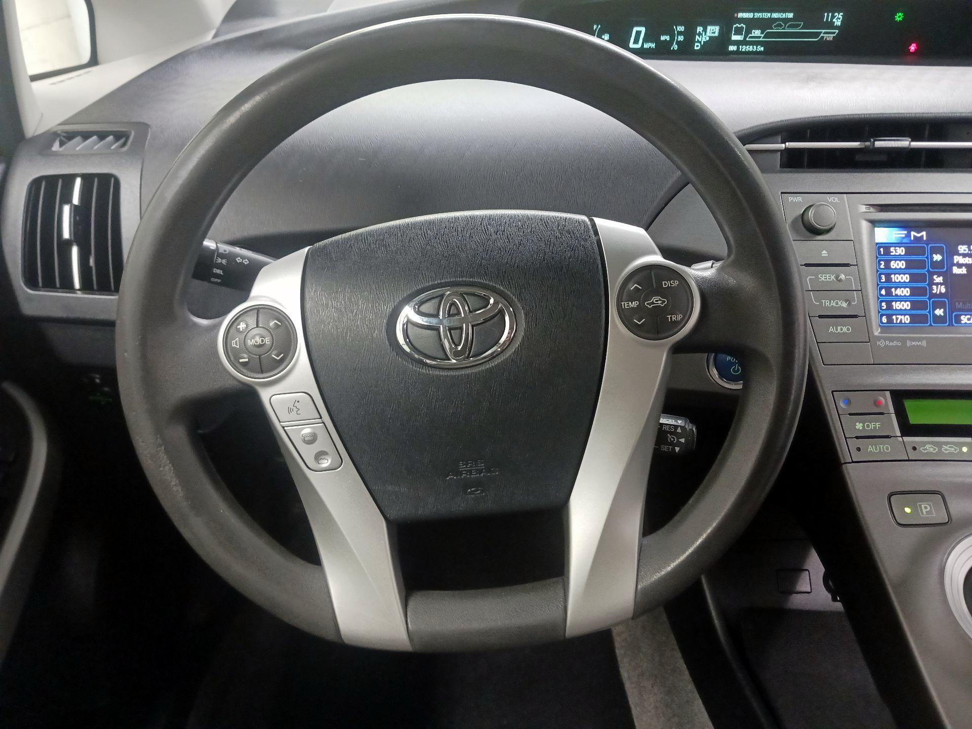 Thumbnail: 2015 Toyota Prius - 10