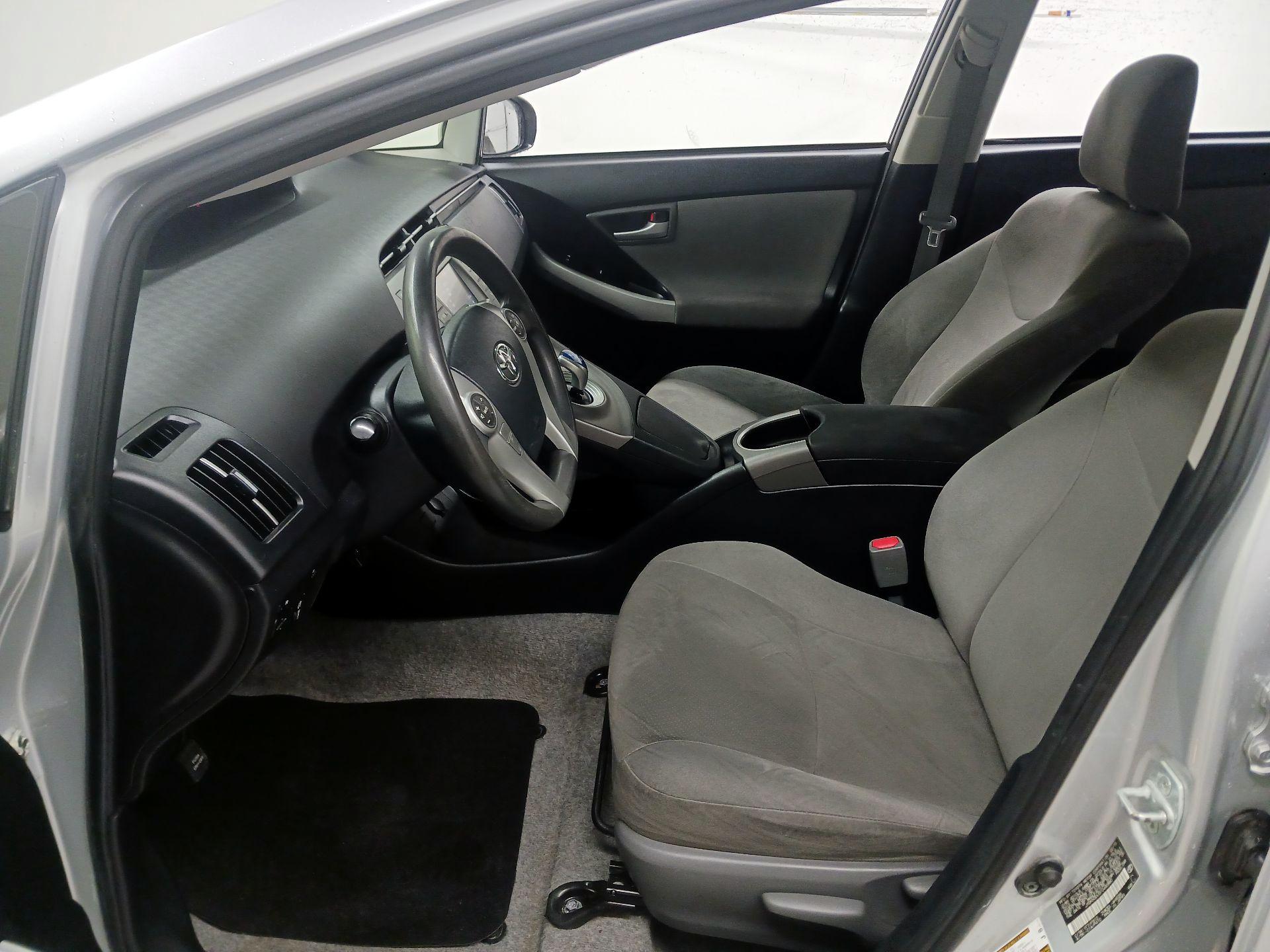 Thumbnail: 2015 Toyota Prius - 11