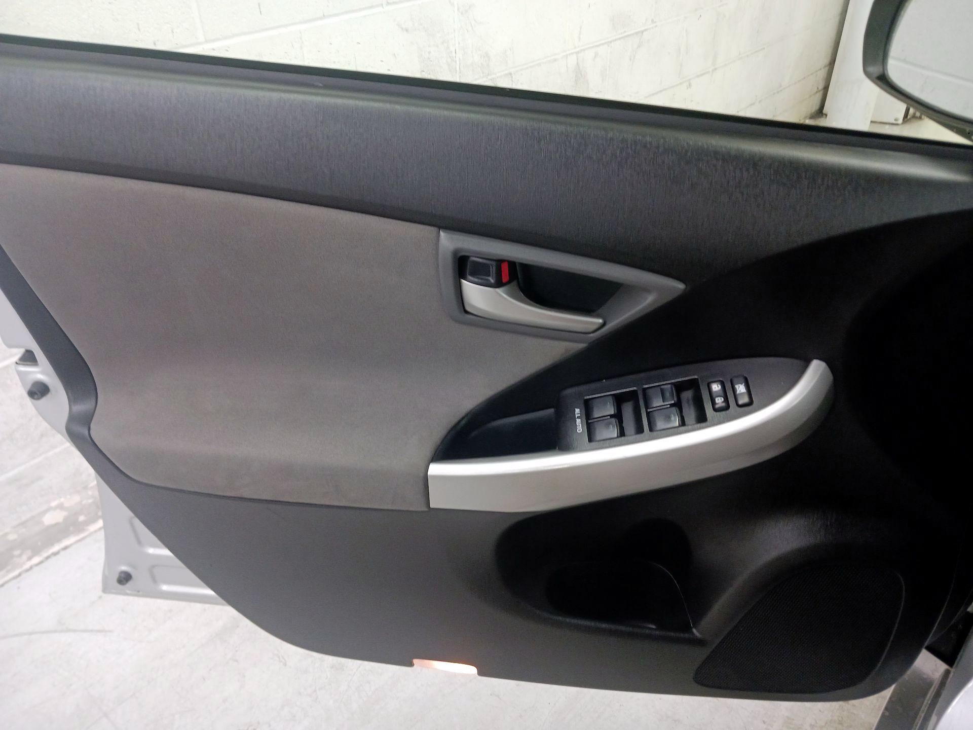 Thumbnail: 2015 Toyota Prius - 12