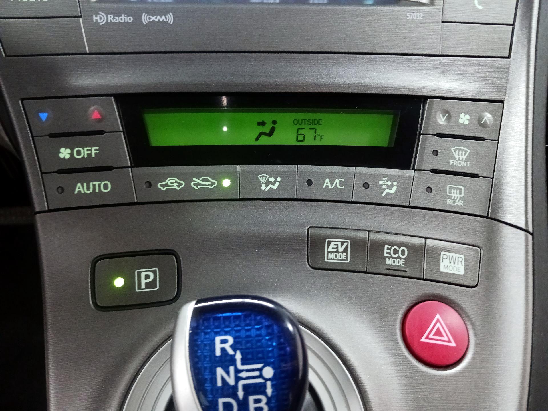 Thumbnail: 2015 Toyota Prius - 14