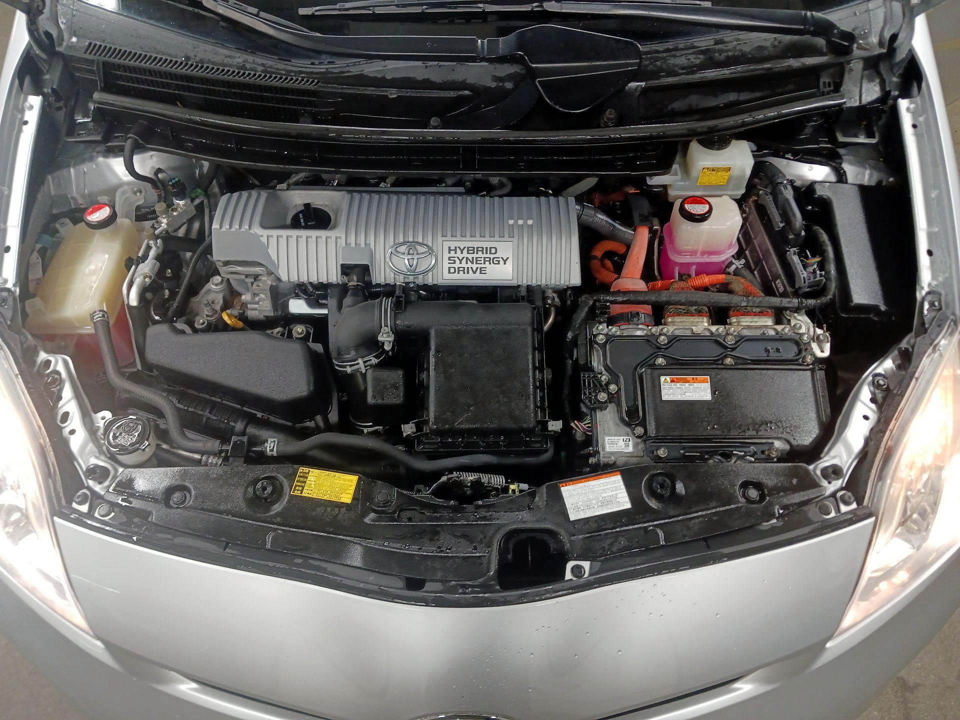 Thumbnail: 2015 Toyota Prius - 17